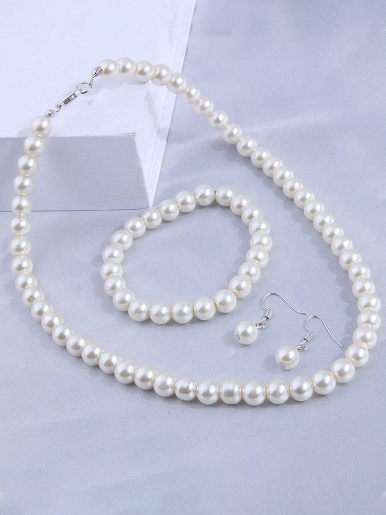 Pearl Jewelry Set, Including Necklace, Bracelet, And Earrings