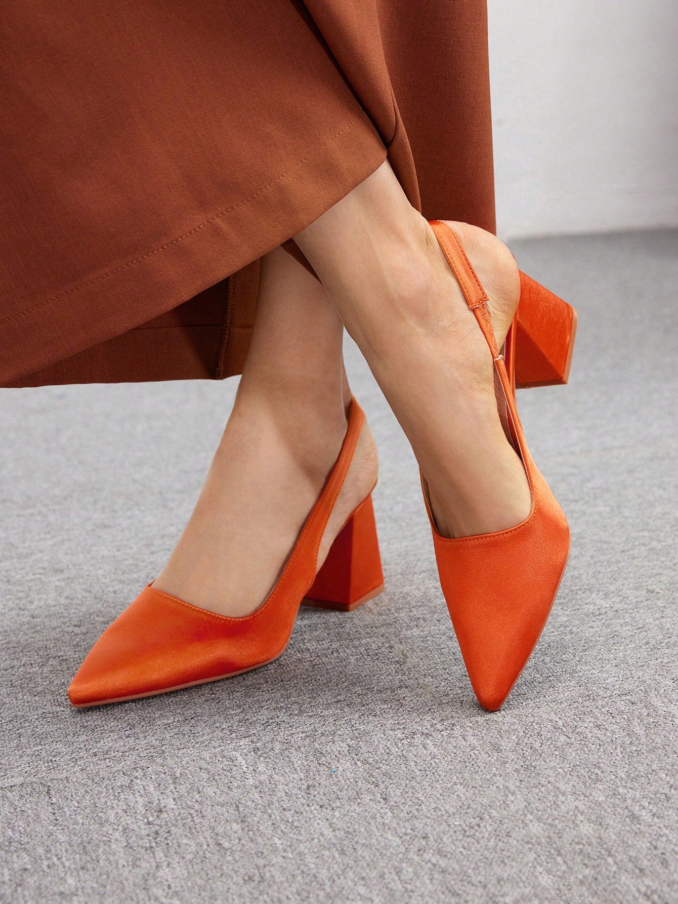 Women's Fashionable And Vibrant Orange-Colored Back Carry Simple Chunky Heeled Pointed-Toe Shoes For Commute, Date, Party, Or Vacation Elegant Business Casual Business Chic