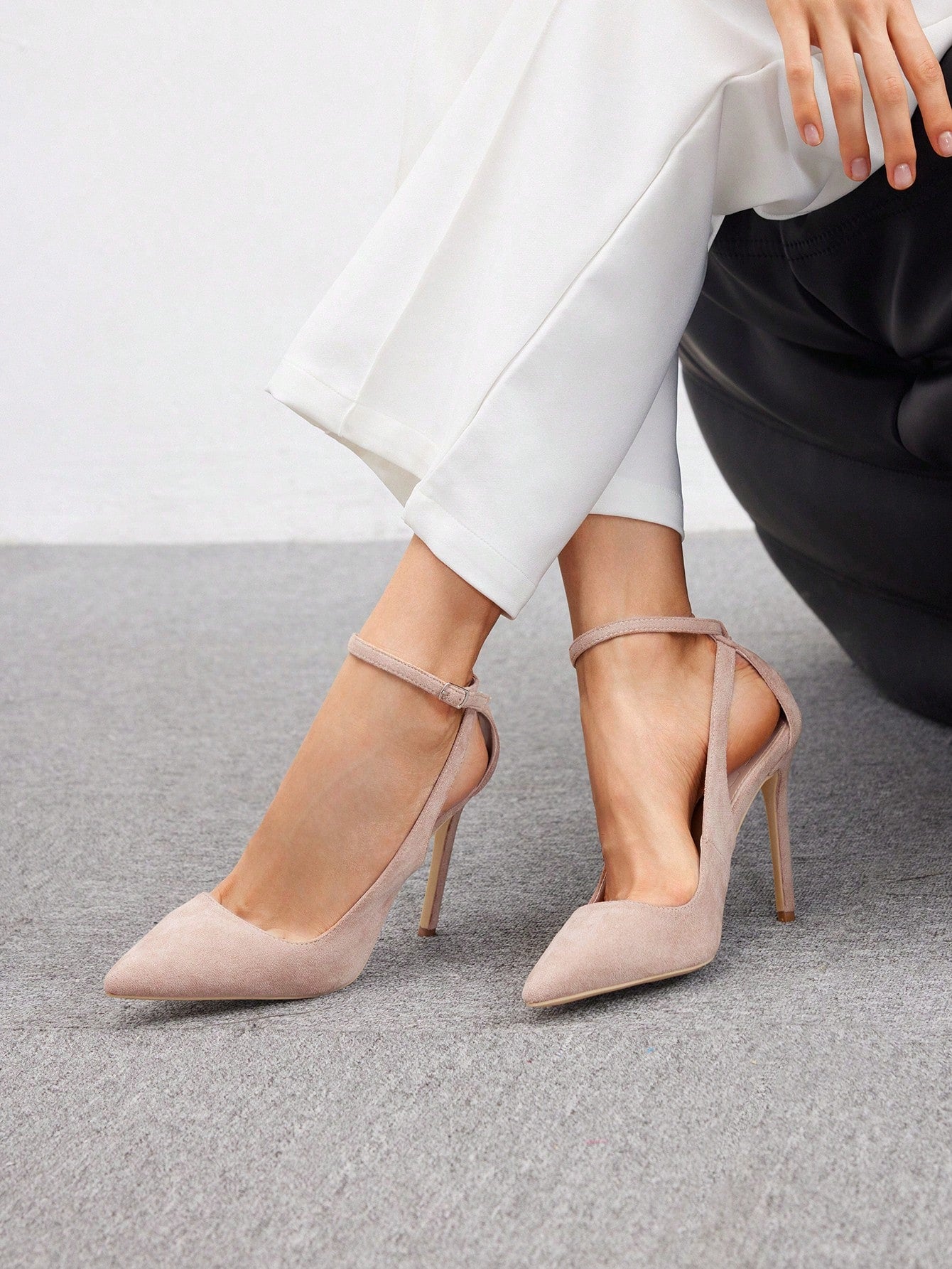 Women Solid Color Pointed Toe Simple High Heel Pumps