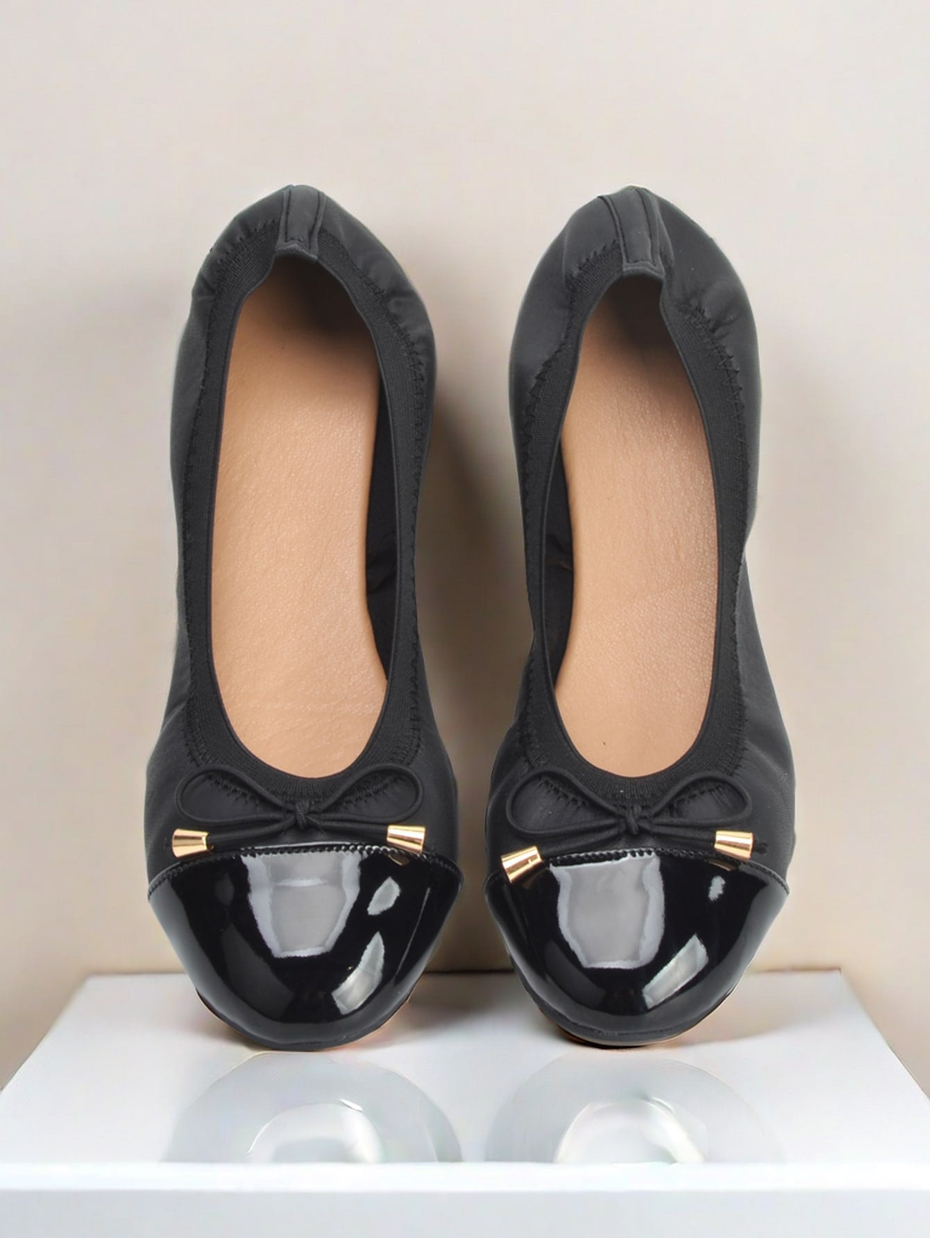 Women's Round Toe Stitching Simple, Elegant And Fashionable Flat Ballet Shoes For Home And Outings