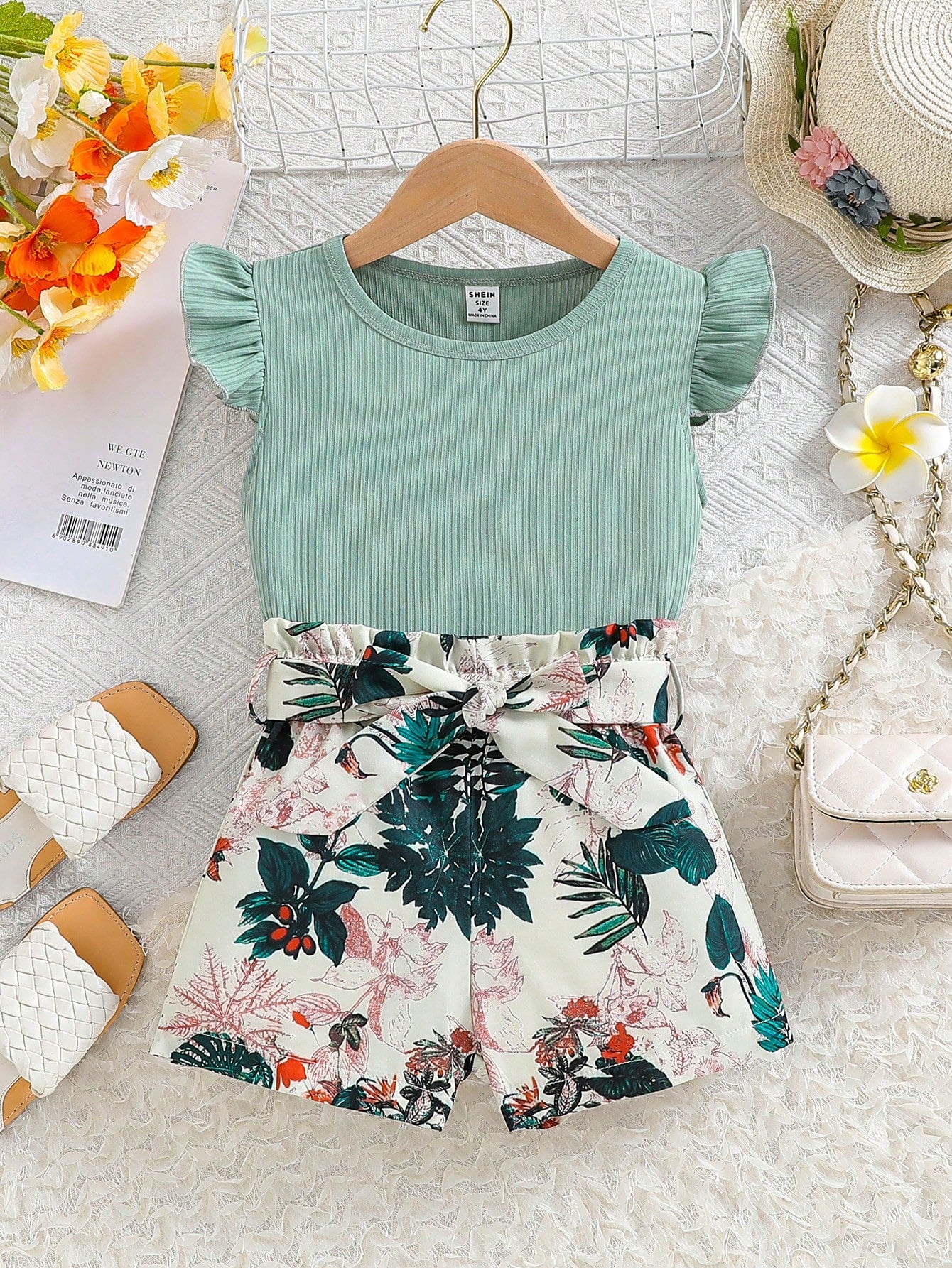 Young Girl Summer Vacation Solid Color Short Sleeve Top And Tropical Print Shorts Outfit