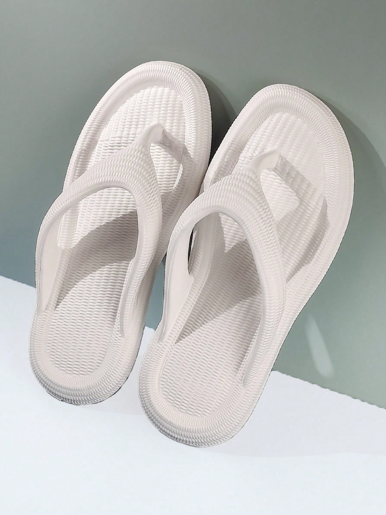 Women's Home Shoes, Versatile Flip Flops, Ultra-Light And Soft Slip-On Sandals For Summer