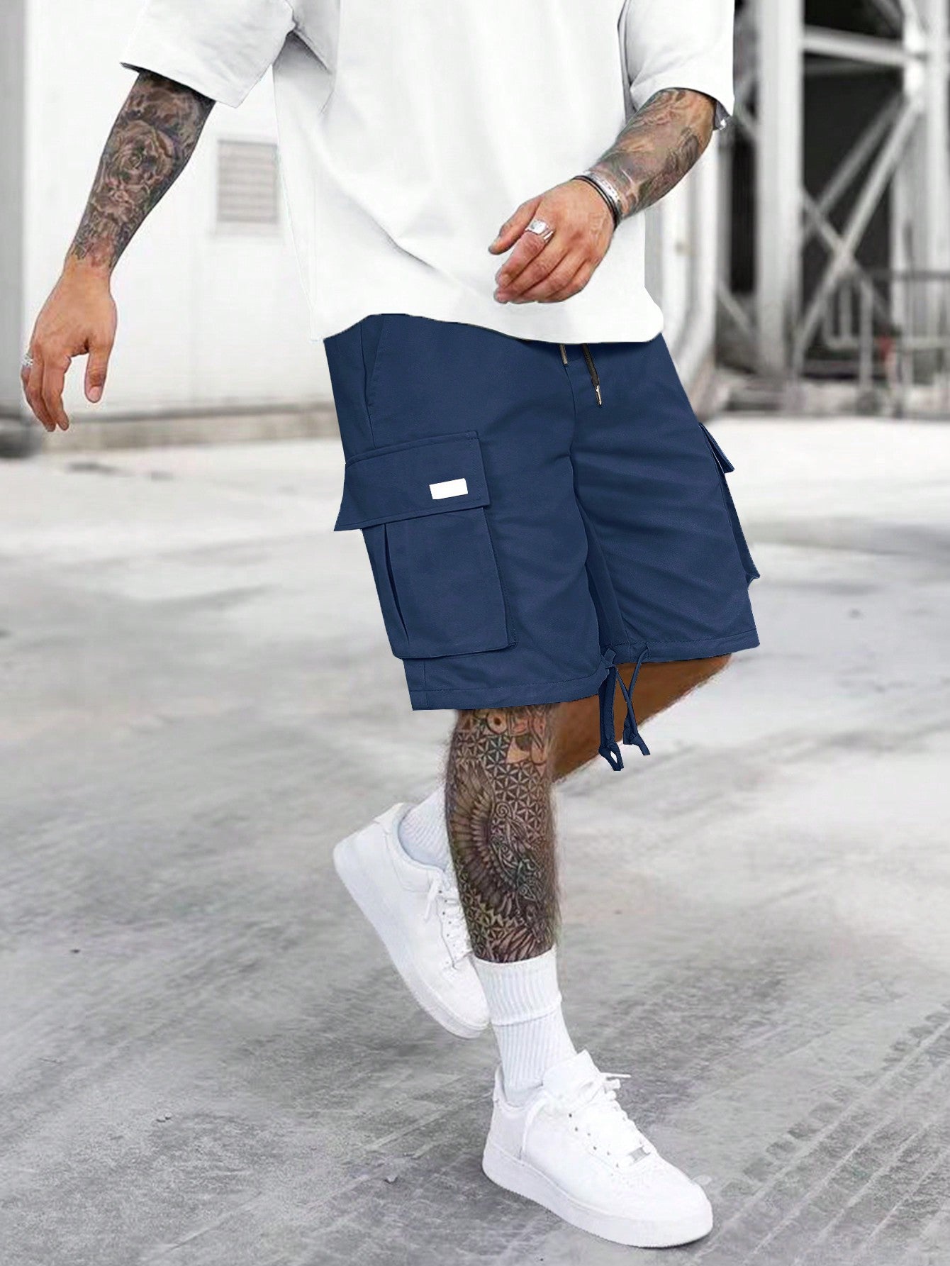 Men Flap Pocket Drawstring Waist Cargo Shorts