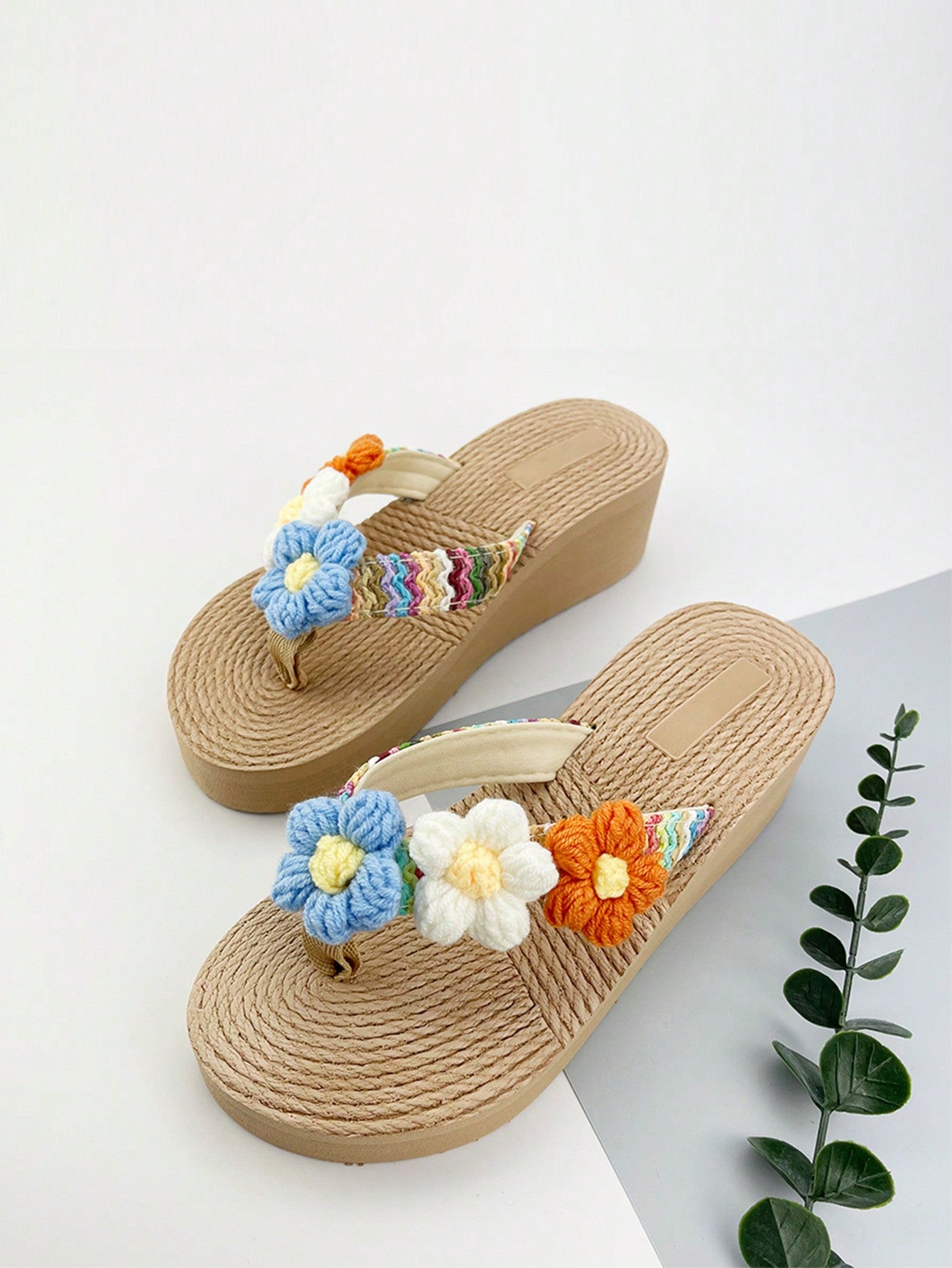 Handmade Crochet Flower PP Grass Zigzag Strap EVA Platform Wedge Women's Outdoor Slippers, Lightweight & Quick-Drying, Beach Vacation Style Anti-Slip Sandals