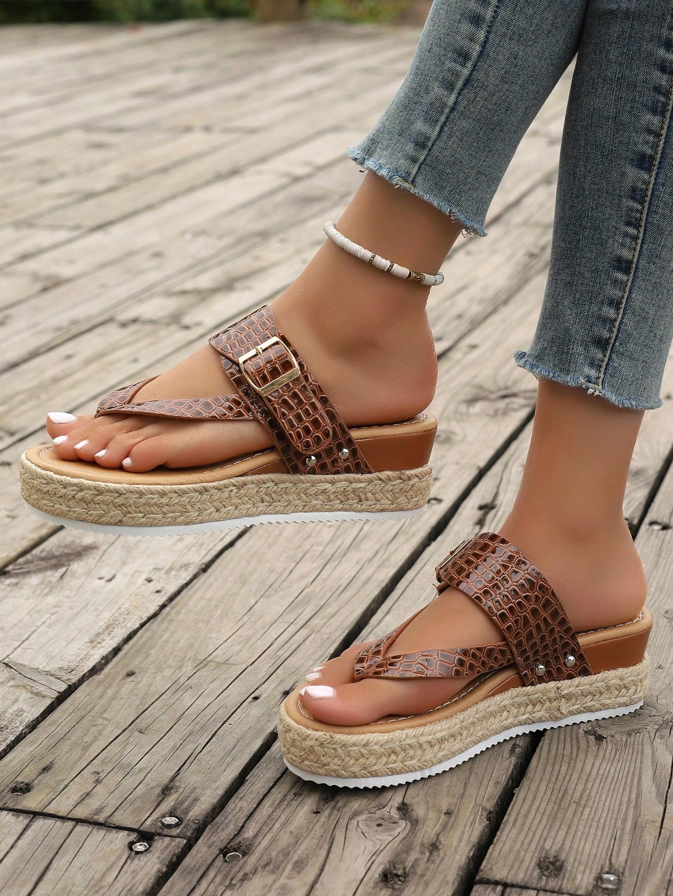 2024 New Summer Fashionable And Elegant Thick-Soled  Rope Wedge Heel Sandals With Toe Separator, Metal Buckle, Stone Textured, Silver Color