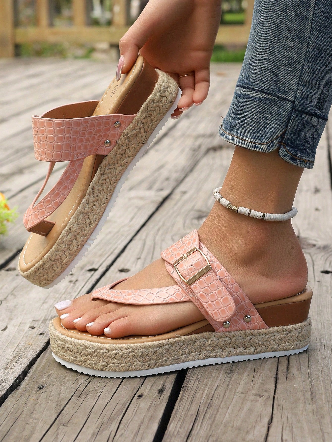 2024 New Summer Style Fashionable & Elegant Thick-Soled  Rope Wedges With Toe Separator, Metal Buckle, Stone Pattern, Pink Open-Toe Sandals