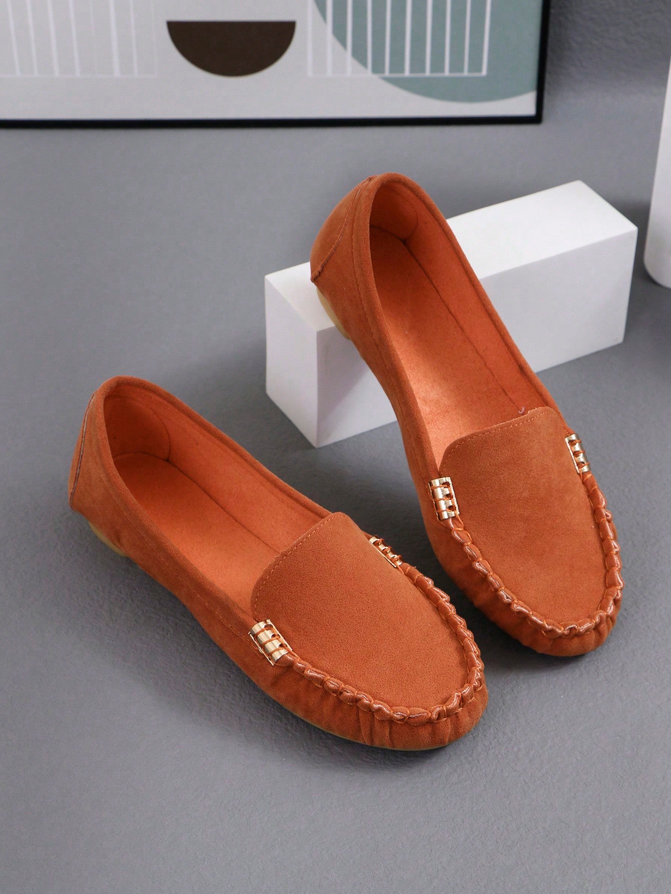 2024 Spring/Summer Round-Toe Low-Heeled Shallow Mouth Shoes With Metal Buckle, Flat Women's Shoes, Casual Loafers For Students