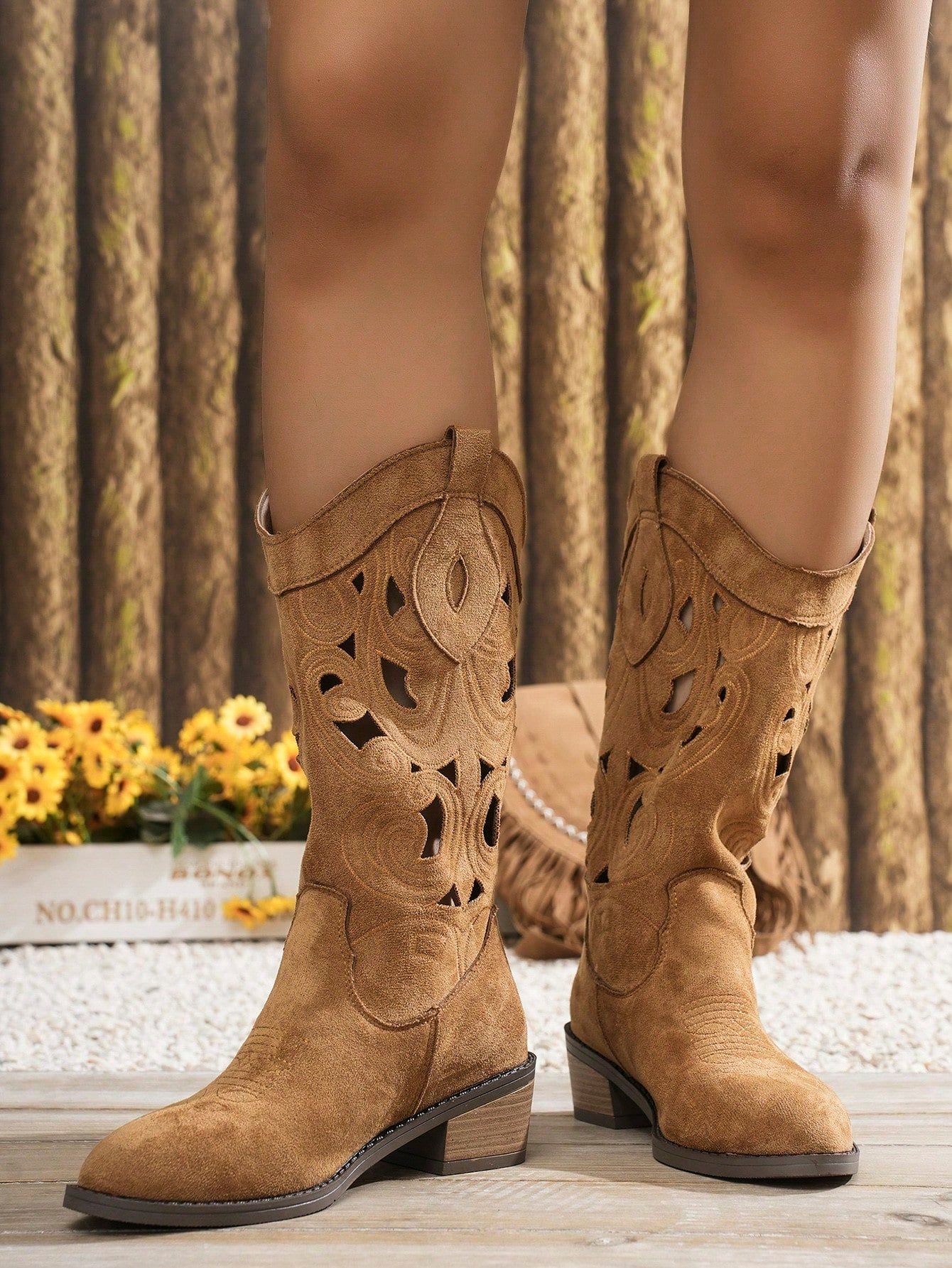 2024 New Summer Retro Style Hollow Out Women's Boots, Over-The-Knee Fashionable Thin Long Boots