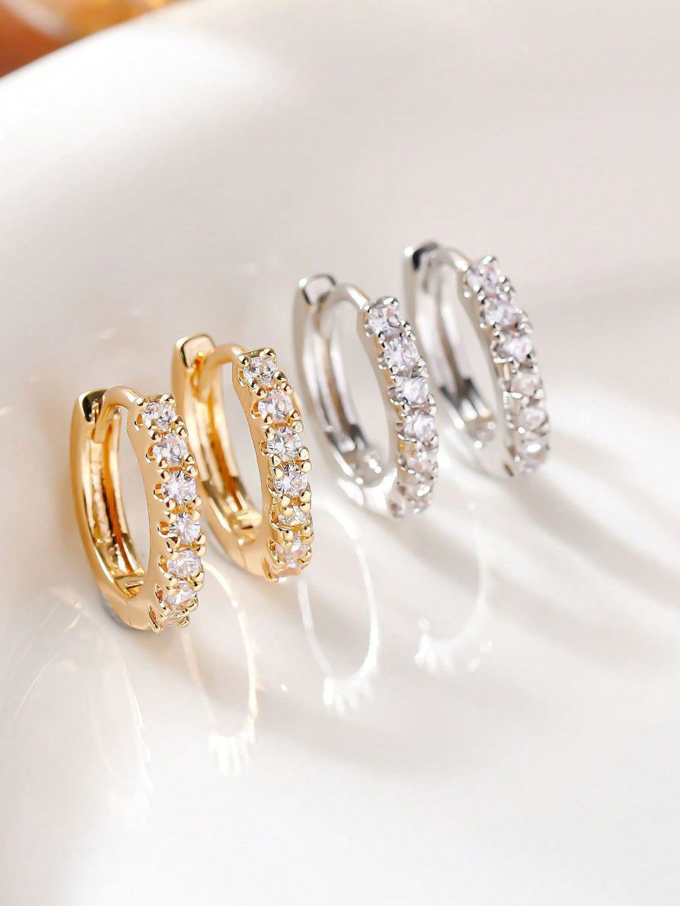 1pair Super Sparkling Single Row Diamond Earrings For Women, Fashionable High-End Earrings