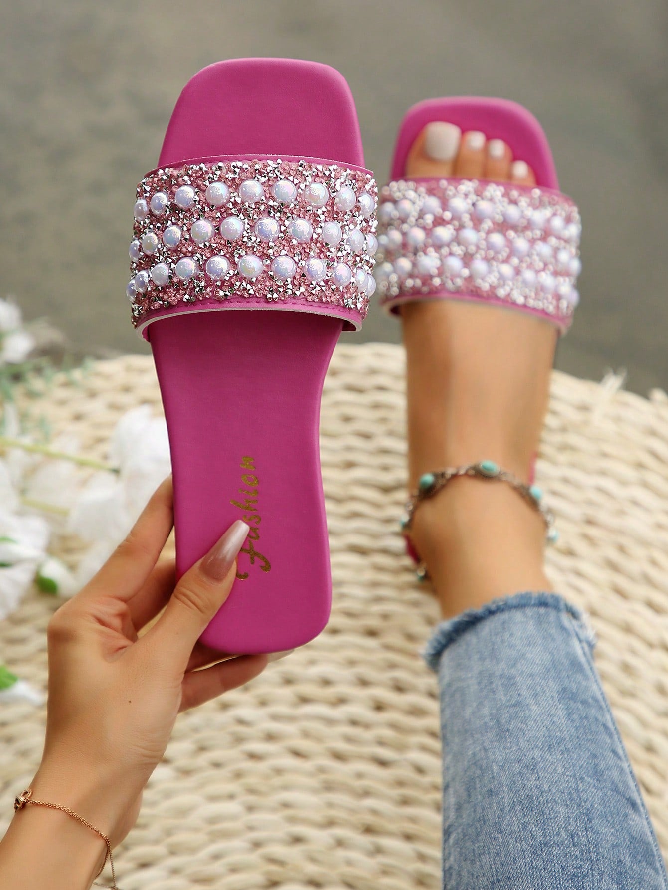 Women's Fashionable Flat Anti-Slip Slippers, Fairy Style, Pearl & Rhinestone Decor, Beach Flip Flops