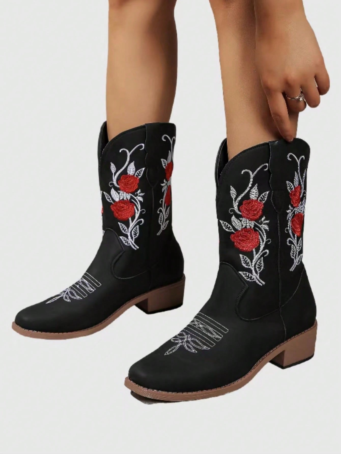 Fairycore 2024 New Western Style Embroidered National Pattern Pointed Toe Cowboy Boots For Women