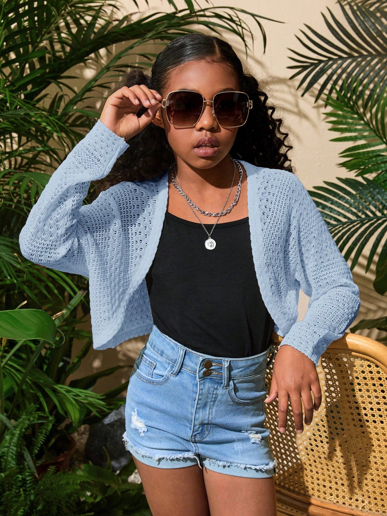 Tween Girl Cool And Chic Short Knit Cardigan With Long Sleeves For Spring And Summer