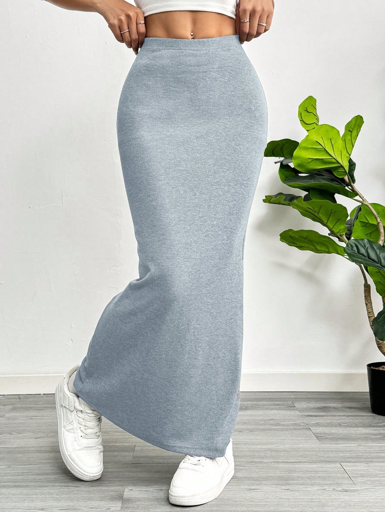 Women'S Black Knit Tight-Fit Knee-Length Skirt