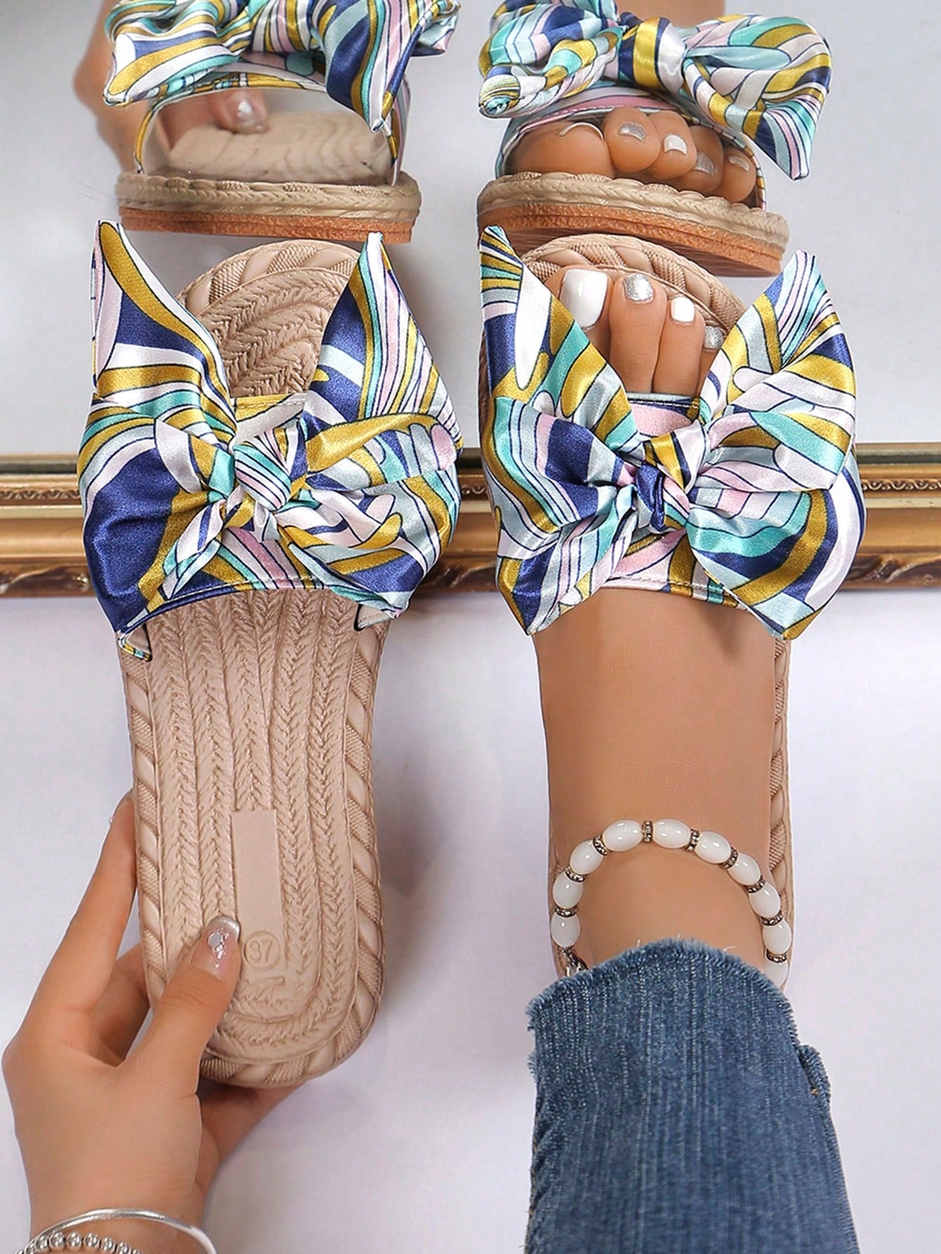 Women's Oversized Retro Flat Sandals 36-43, Featuring Silk Bow Accents, Random Floral Prints, Simple Design, Casual & Elegant, Non-Slip, Perfect For Beach & Leisure Wear