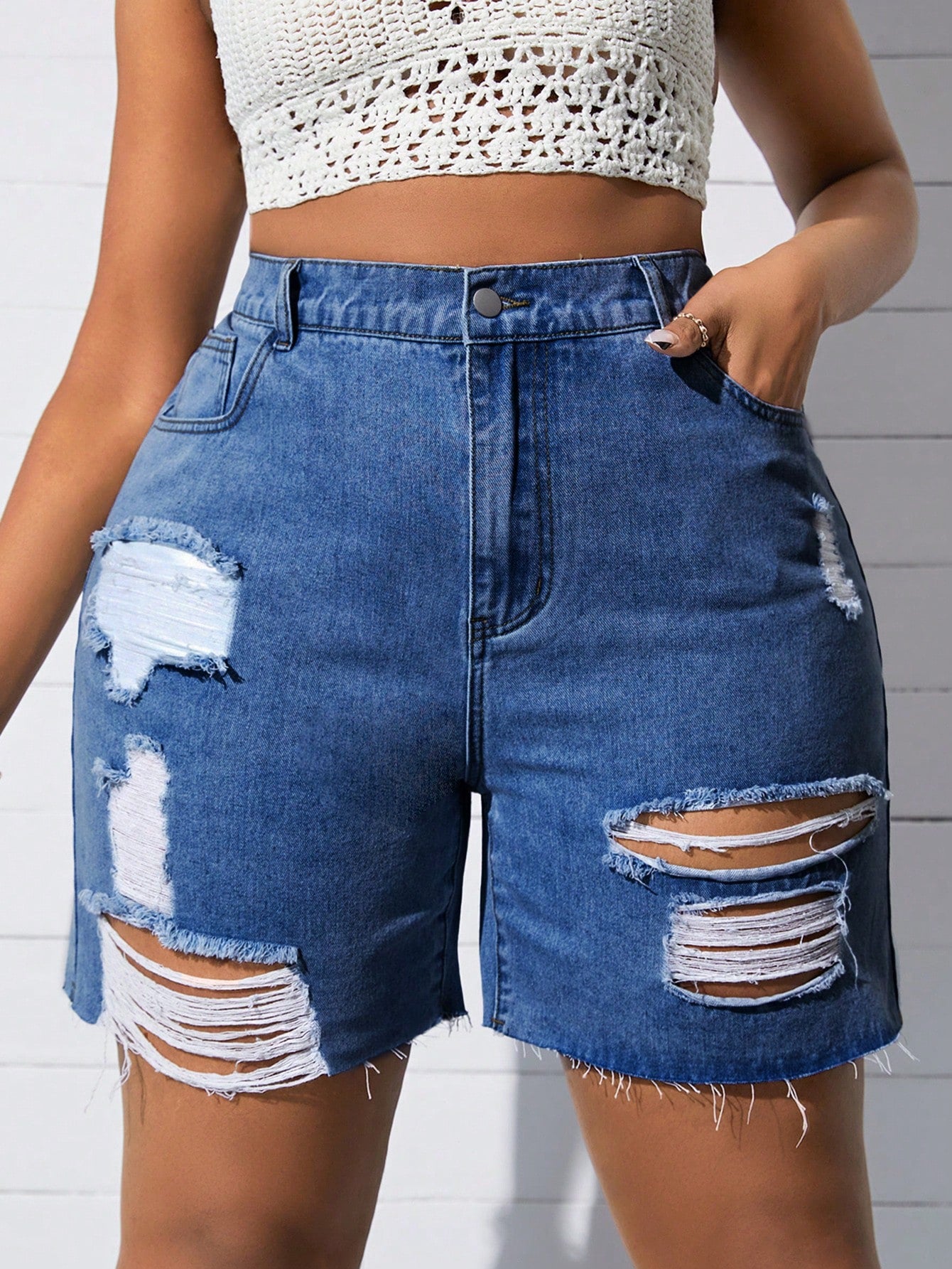 Plus Size Women's Distressed Frayed Hem Denim Shorts