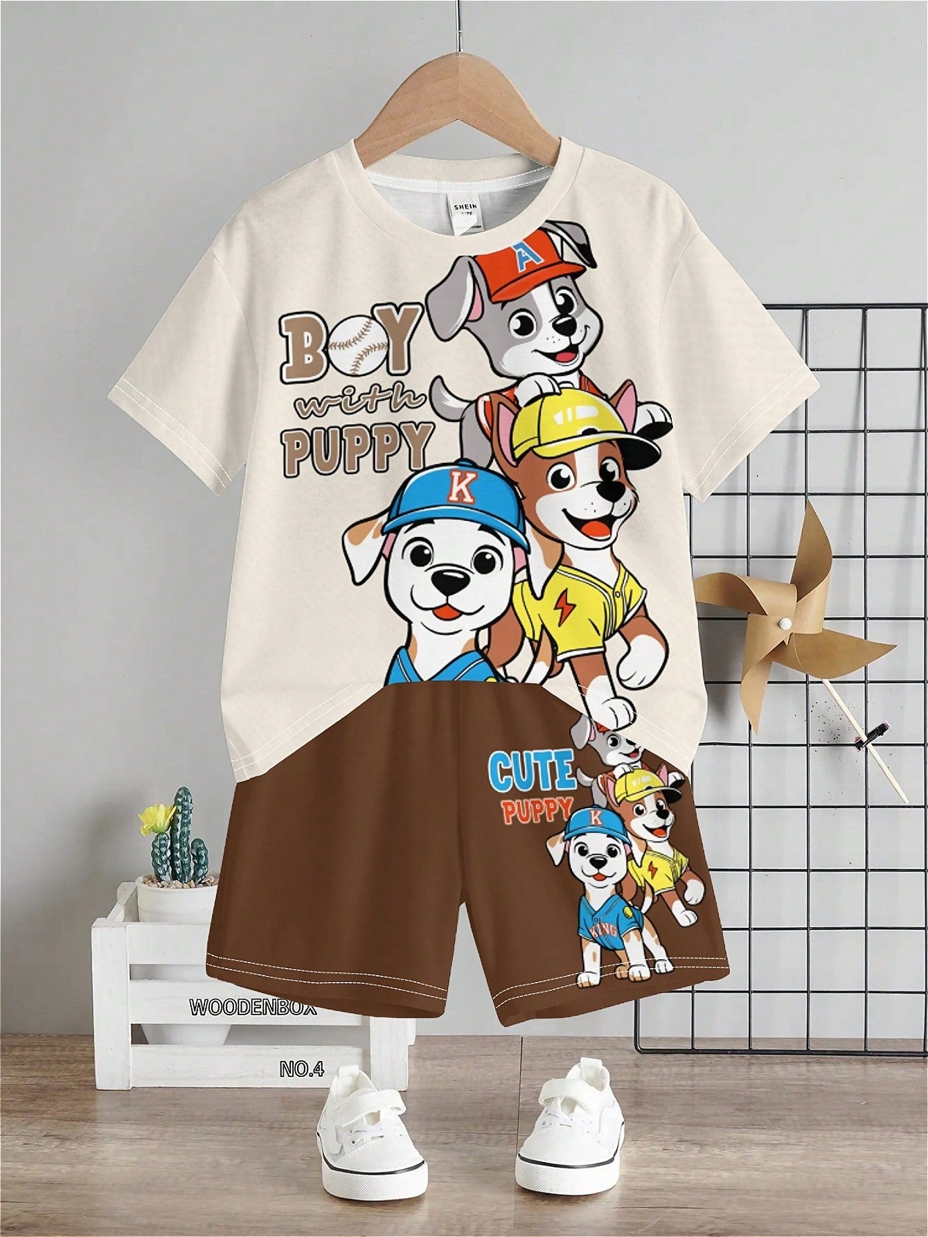 若い男の子用カジュアル漫画動物柄半袖Tシャツとショーツセット、夏