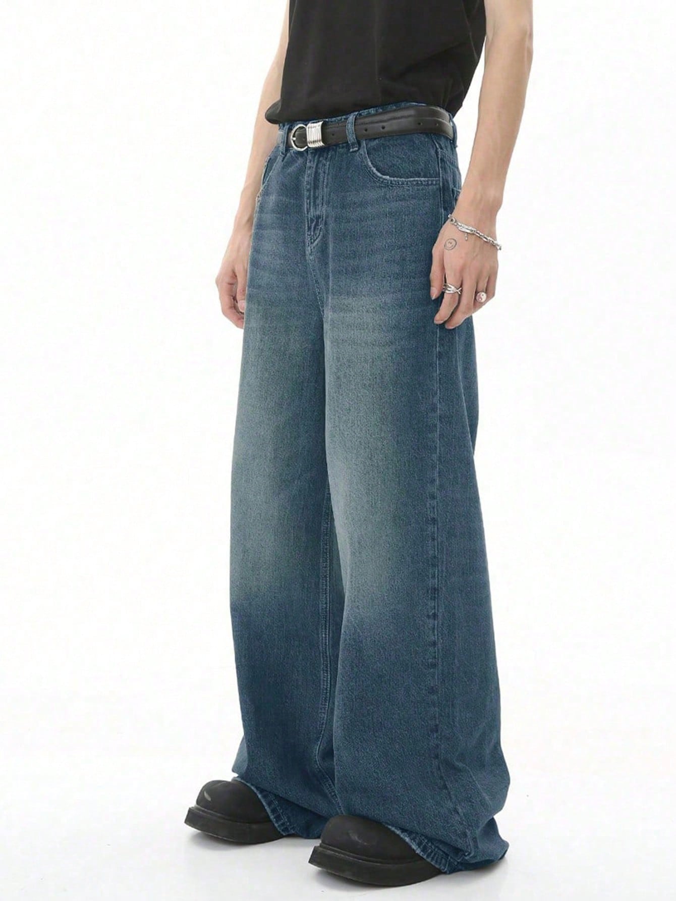 Men Slant Pocket Straight Leg Jeans Without Belt