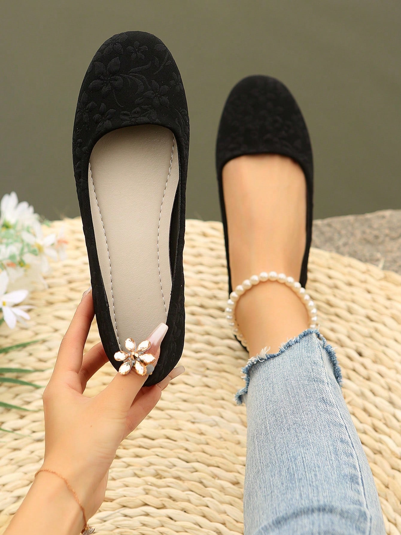 Spring/Autumn New Arrival Stylish White Flower Decor Women's Flat Shoes, Comfortable Round Toe All-Match Style Ladies Shoes Plus Size Loafers US 5-10.5