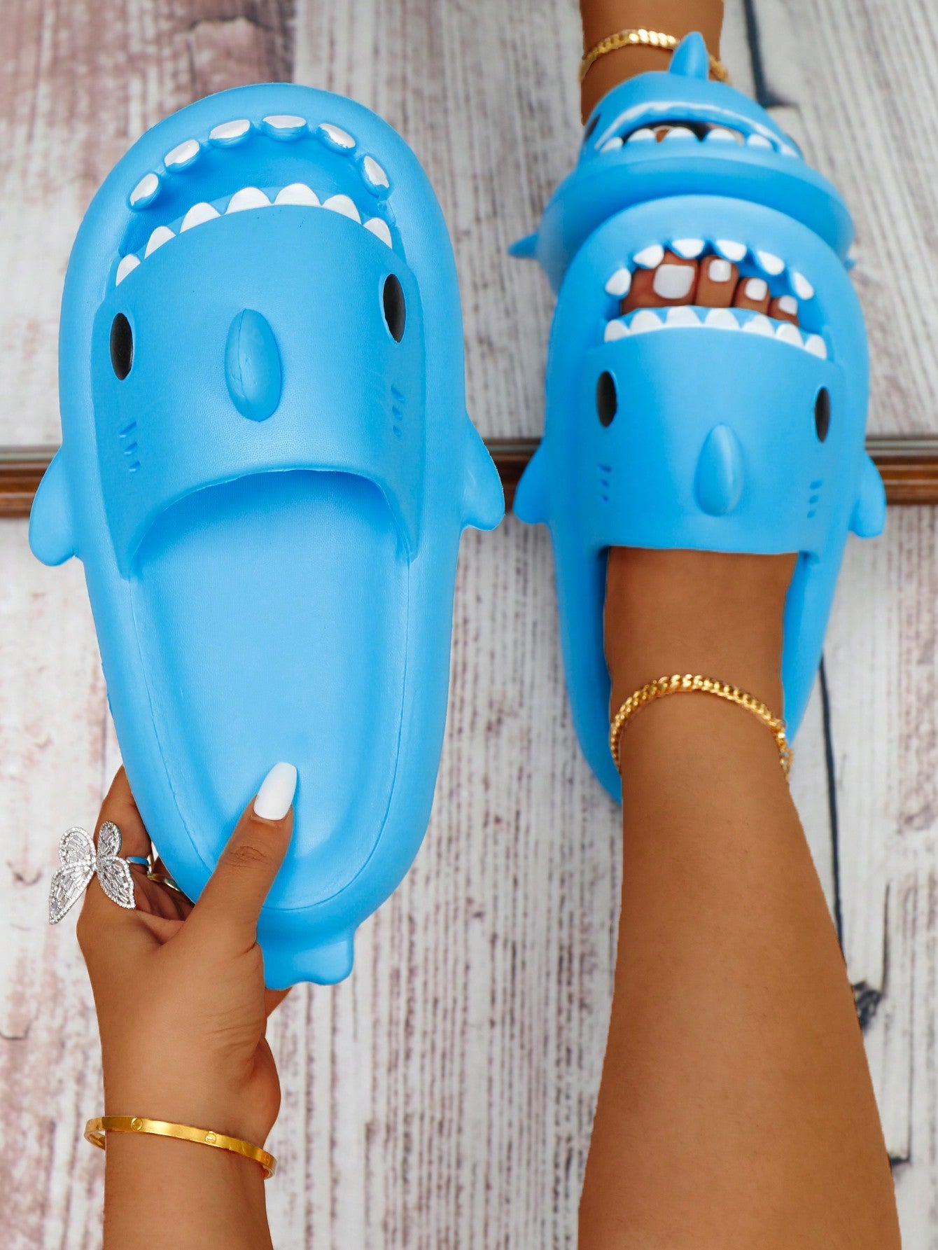 Fashionable Shark Design Home Slippers, Plastic Soft Non-Slip Outdoor Couples Beach Shoes, Cute Plastic Flip-Flops