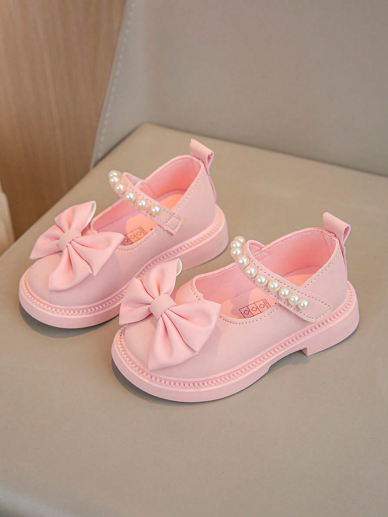 1 Pair Pearl Embellished White Cute Style Shoes With Bowknot Decoration