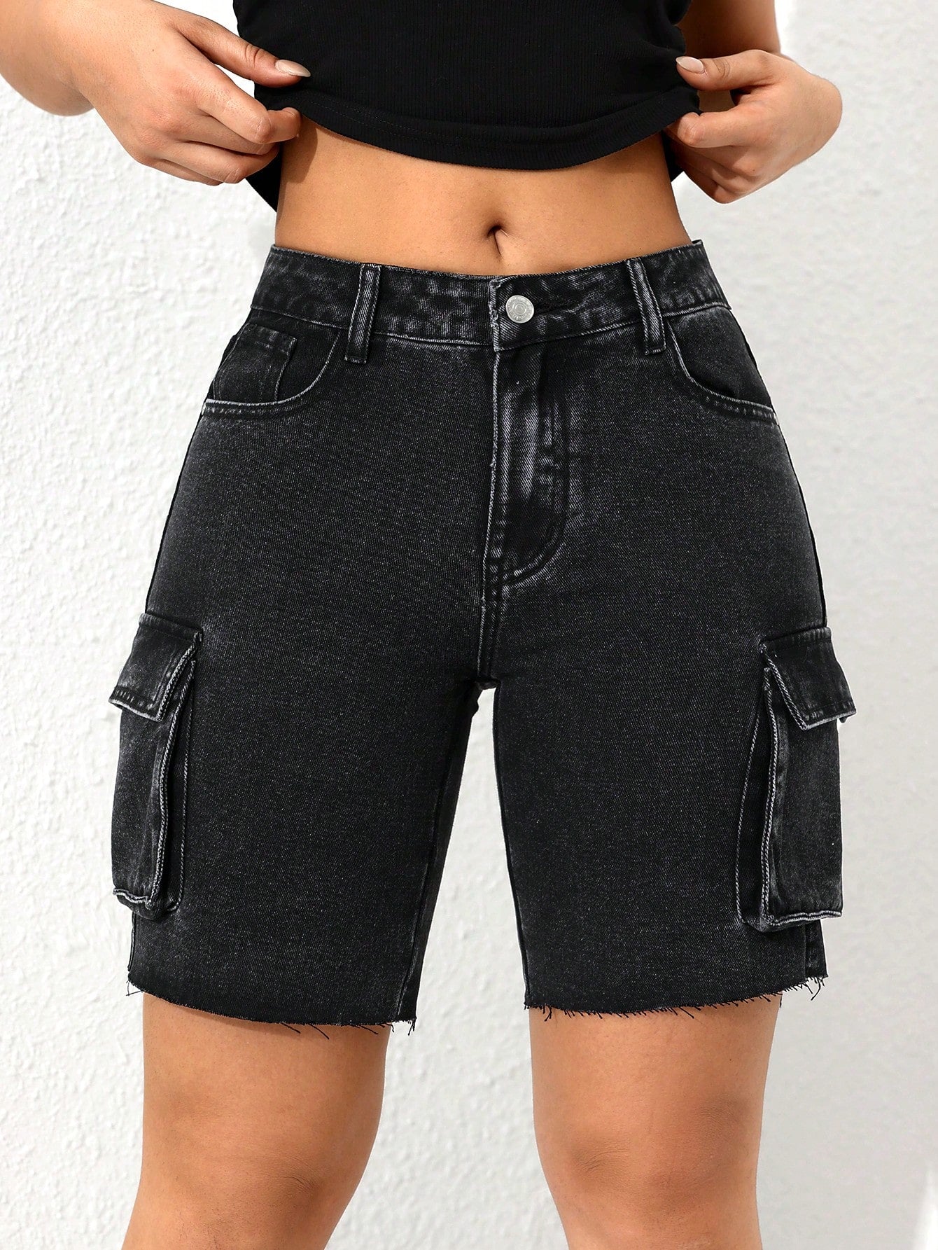 Women's Washed Edge Decoration Cargo Denim Shorts