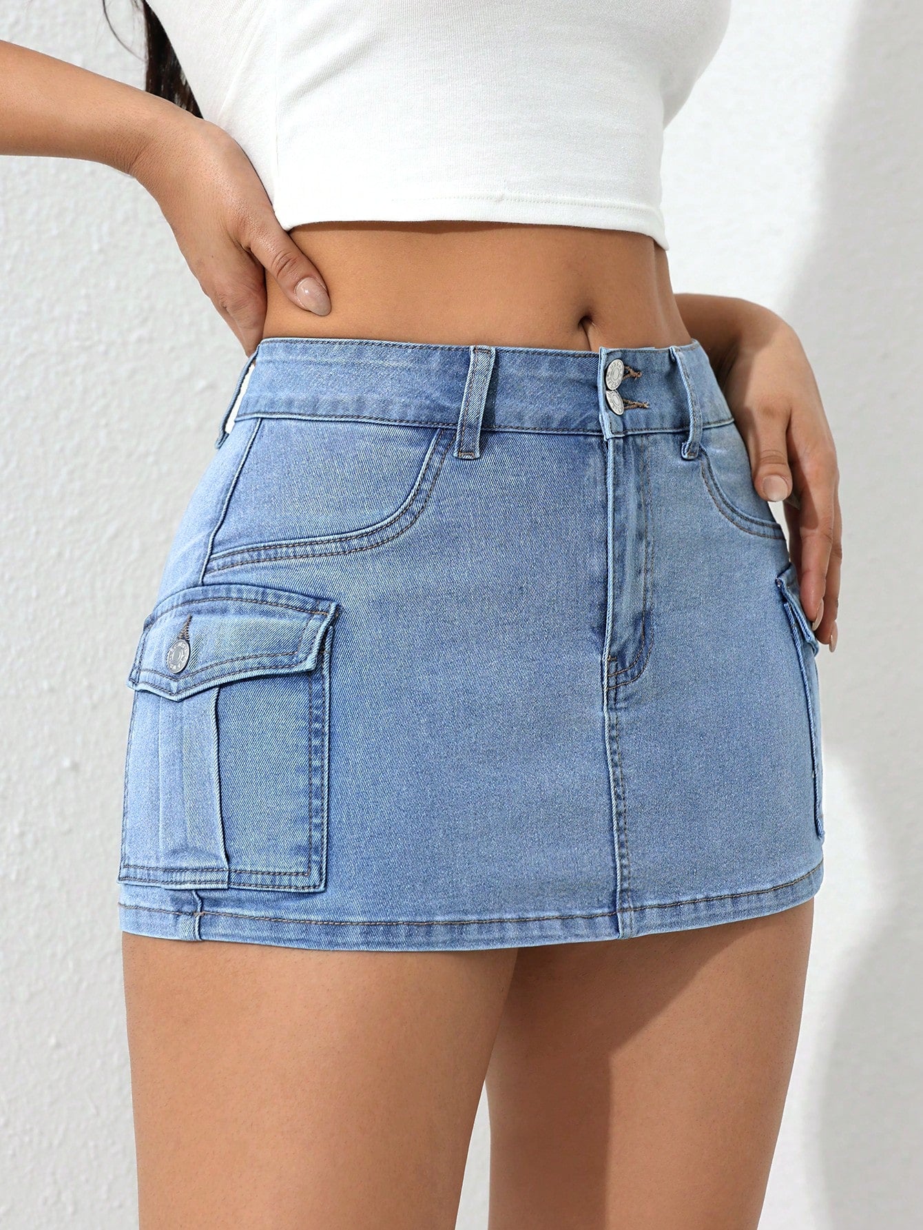 Women Plain And Simple Denim Shorts For Daily Wear