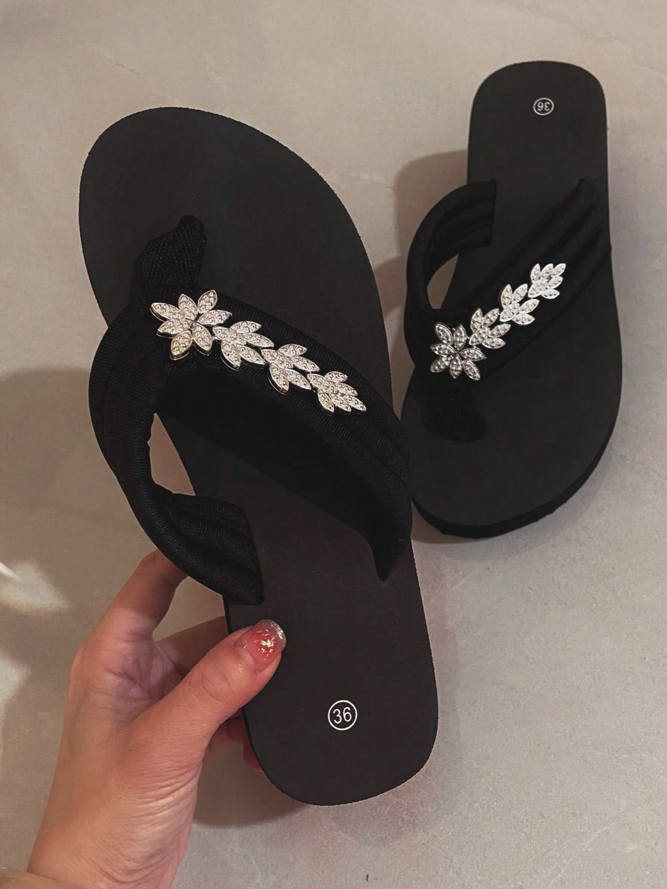 Women's Black Slippers Decorated With Rice Ear, Elegant And Lightweight Flat Shoes, Summer Outdoor Beach Fashion Flip Flops