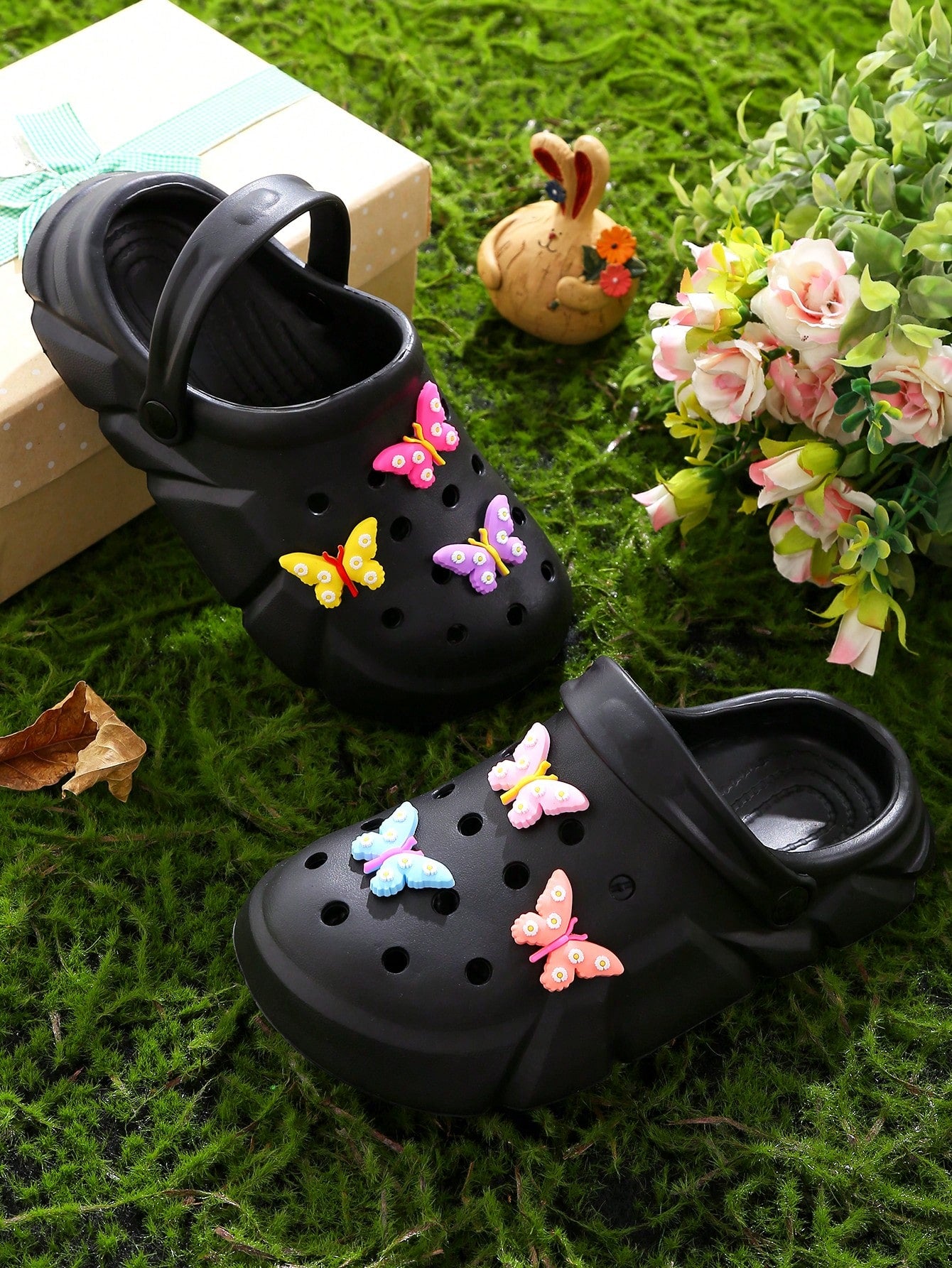 Casual Breathable Clogs With Cute Cartoon Charms For Girls, Quick Drying Lightweight Anti Slip Clogs For Indoor Outdoor Shower Beach Pool, All Seasons