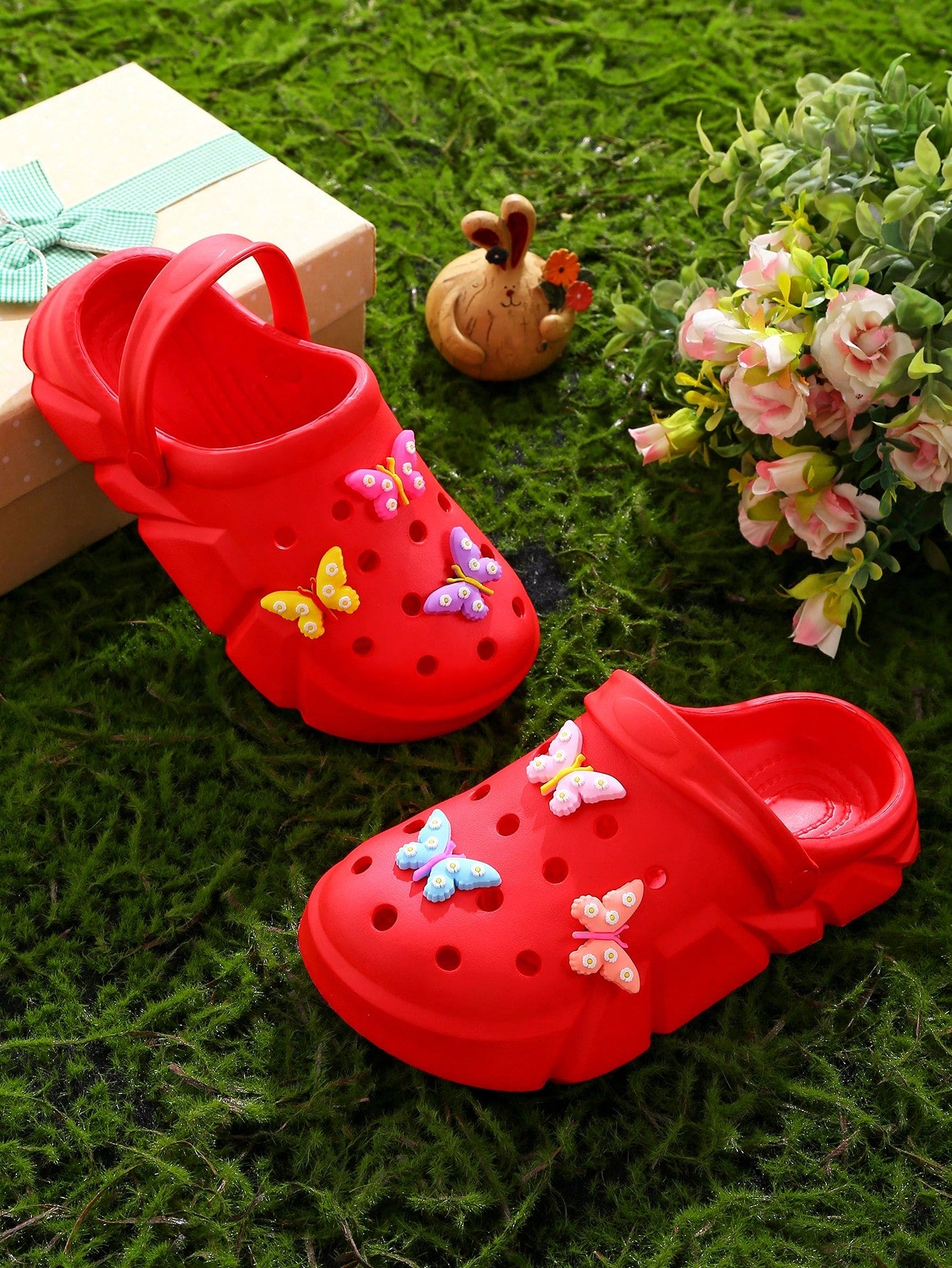 Casual Breathable Clogs With Cute Cartoon Charms For Girls, Quick Drying Lightweight Anti Slip Clogs For Indoor Outdoor Shower Beach Pool, All Seasons