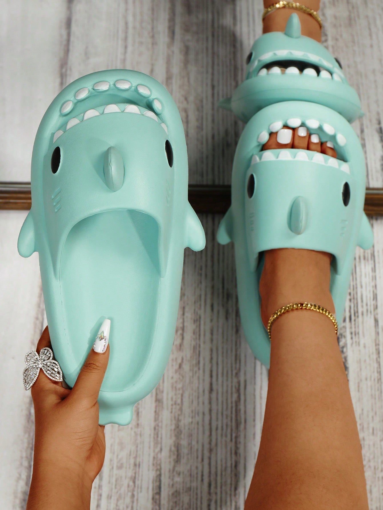 Shark Shaped Fun Flip Flops, Thick Soled Slippers With Open Toe, Couple Slipper, Non-Slip Soft Bottom Beach Slippers