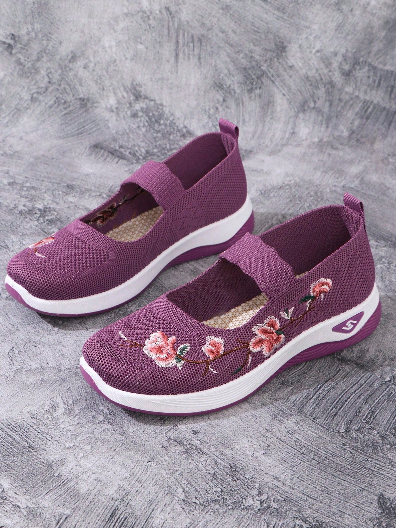 Women's Embroidered Slip-On Sneakers With Two-Tone Sole, Elastic Band, Breathable Fabric, And Fashionable Casual Style