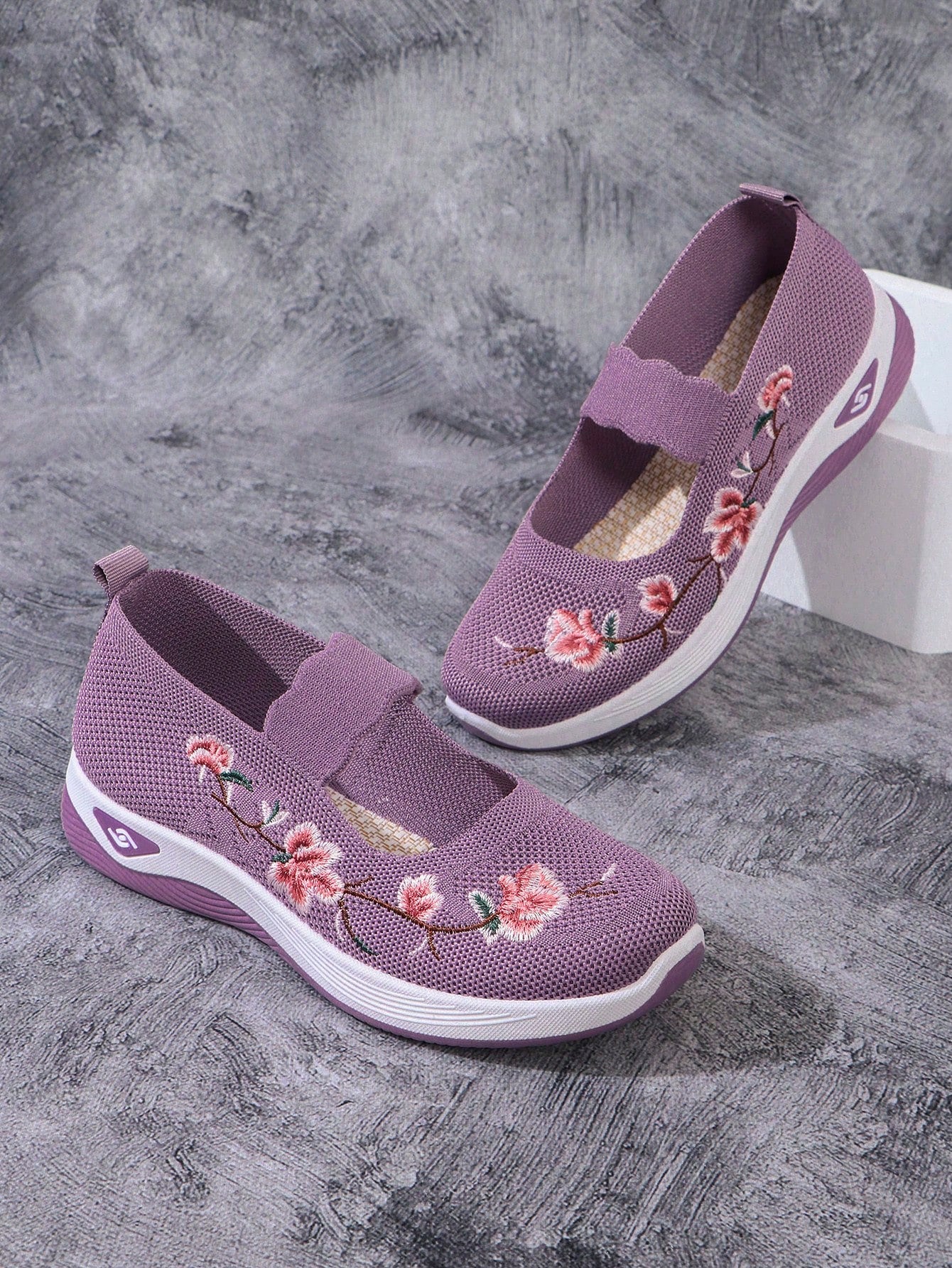 Women's Embroidered Slip-On Sneakers With Two-Tone Sole, Elastic Band, Breathable Fabric, And Fashionable Casual Style