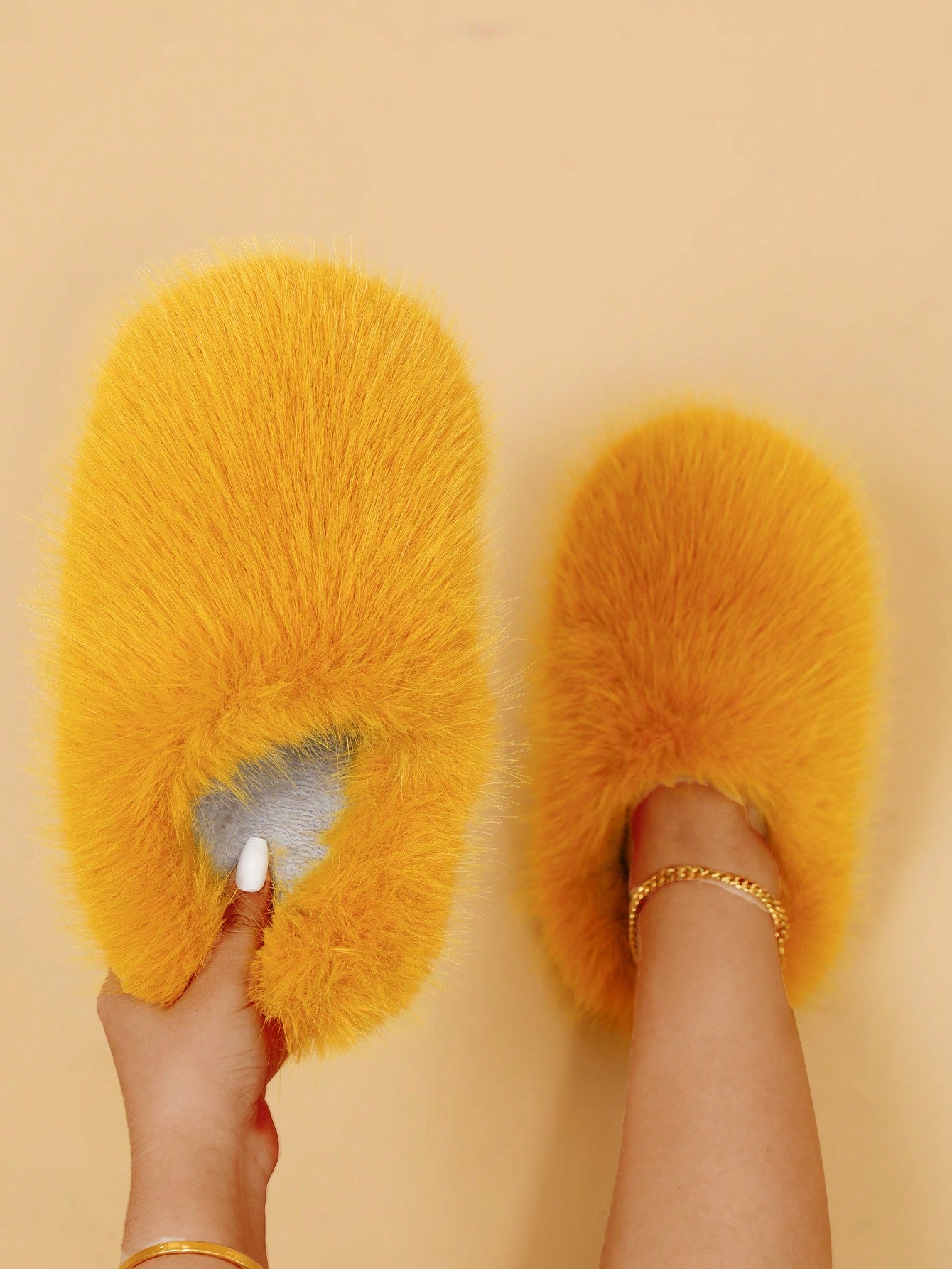 Women's Fluffy Slippers With Warm Fleece For Indoor Silent Anti-Skid Home Shoes. Large Size Slippers, Stylish Half-Pack Slippers For Outside Wear In Spring