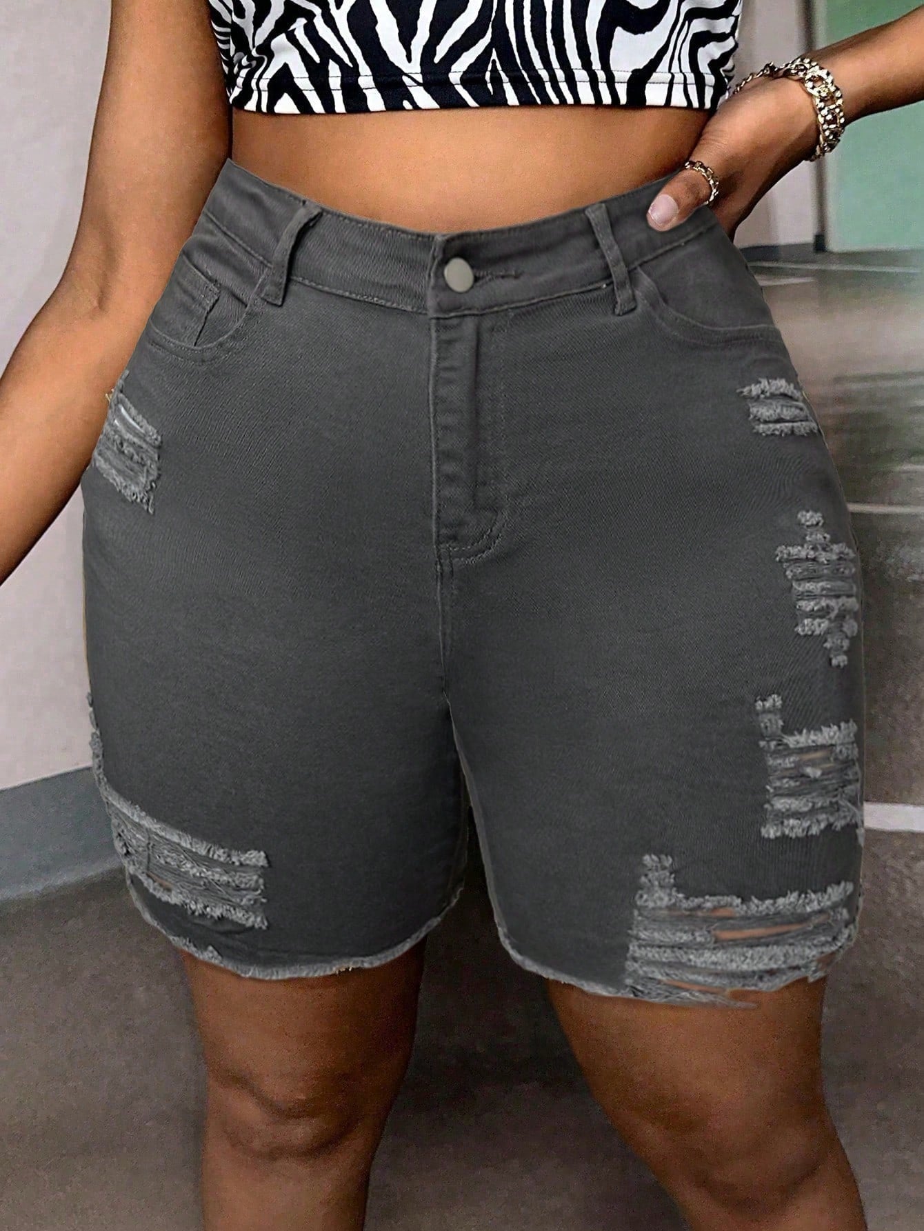 Plus High Waist Ripped Raw Hem Denim Shorts