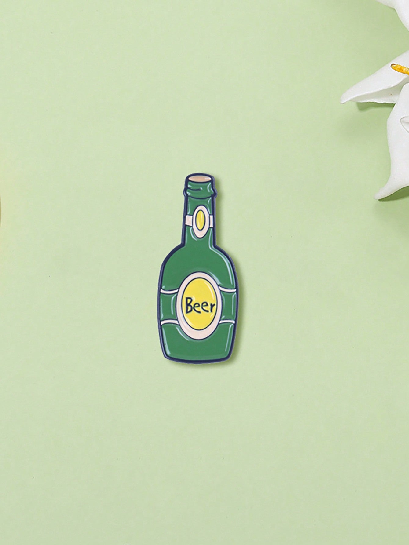 1pc Creative Novelty Brooch, Simulated Green Beer Bottle Shaped Badge, Fashionable Clothing Accessory Wholesales