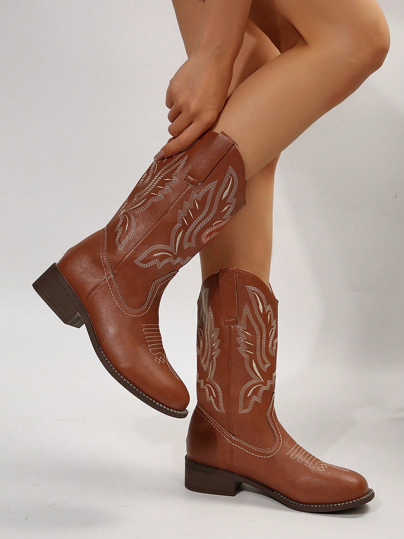 2024 New Style Women's Chunky Heel Mid-Calf Boots, Autumn & Winter, Brown, Fashionable Embroidered Western Cowboy Boots