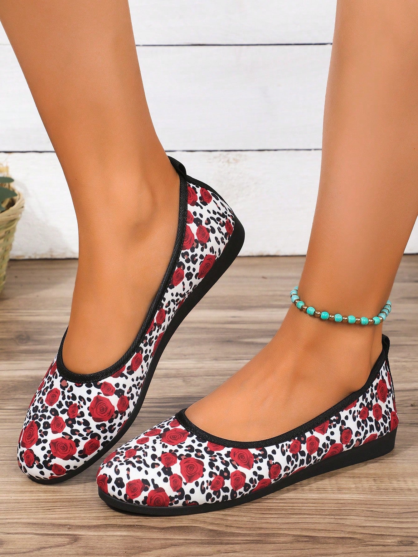 New Women's Comfortable Flat Shoes With Shallow Mouth, Round Toe And Random Printed Design