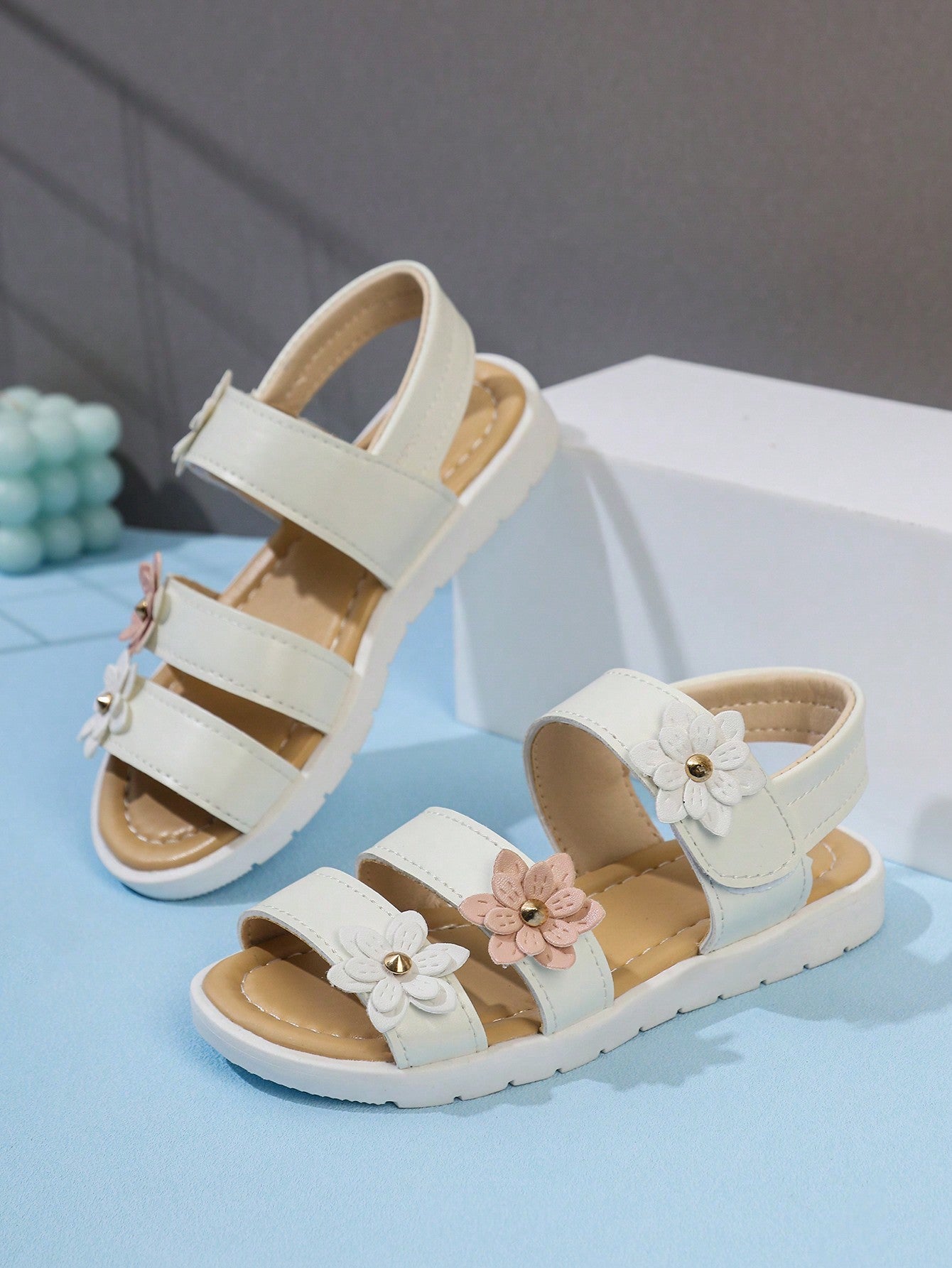 Kids' Flat Sandals With Flower Decoration, Girls' Soft-Soled Hook And Loop Flat Shoes