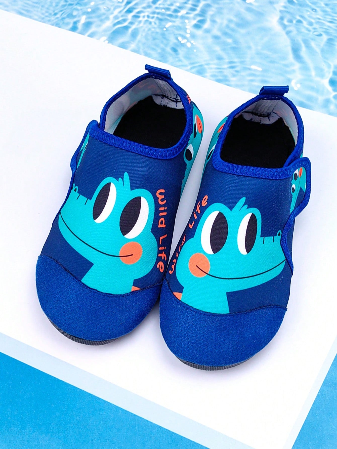 Summer Kids' Outdoor Blue Cartoon Big-Eyed Dragon Water Shoes For Boys, Perfect For Beach, Swimming, River Tracing And Comfortable Socks Shoes