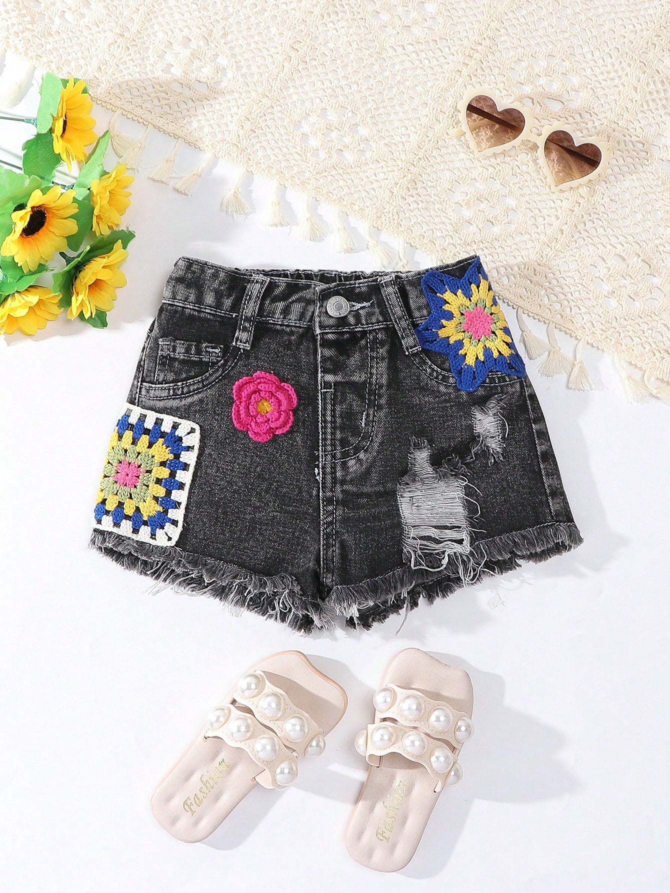 Young Girls' Vintage Bohemian Style Casual Hook Flower & Chapter & Flower Pattern Cut Distressed Washed Light Blue Denim Shorts For Beach Holiday