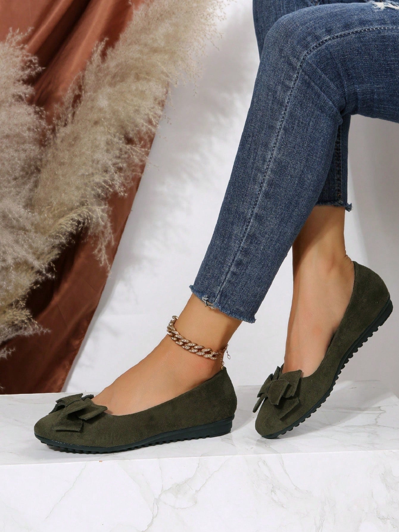 Women's Green Shallow Mouth Flat Shoes, Fashionable Bowknot Loafers, Round Toe Slip-On Big Size Shoes For Commuting, In Velvet Surface, 2024 Autumn New Arrival