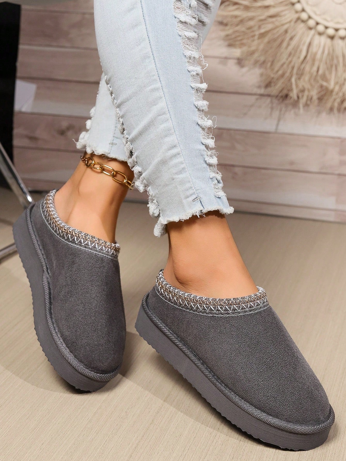 Fashionable Short Boots, Thick Soled Casual Shoes Suitable For Indoor And Outdoor Use