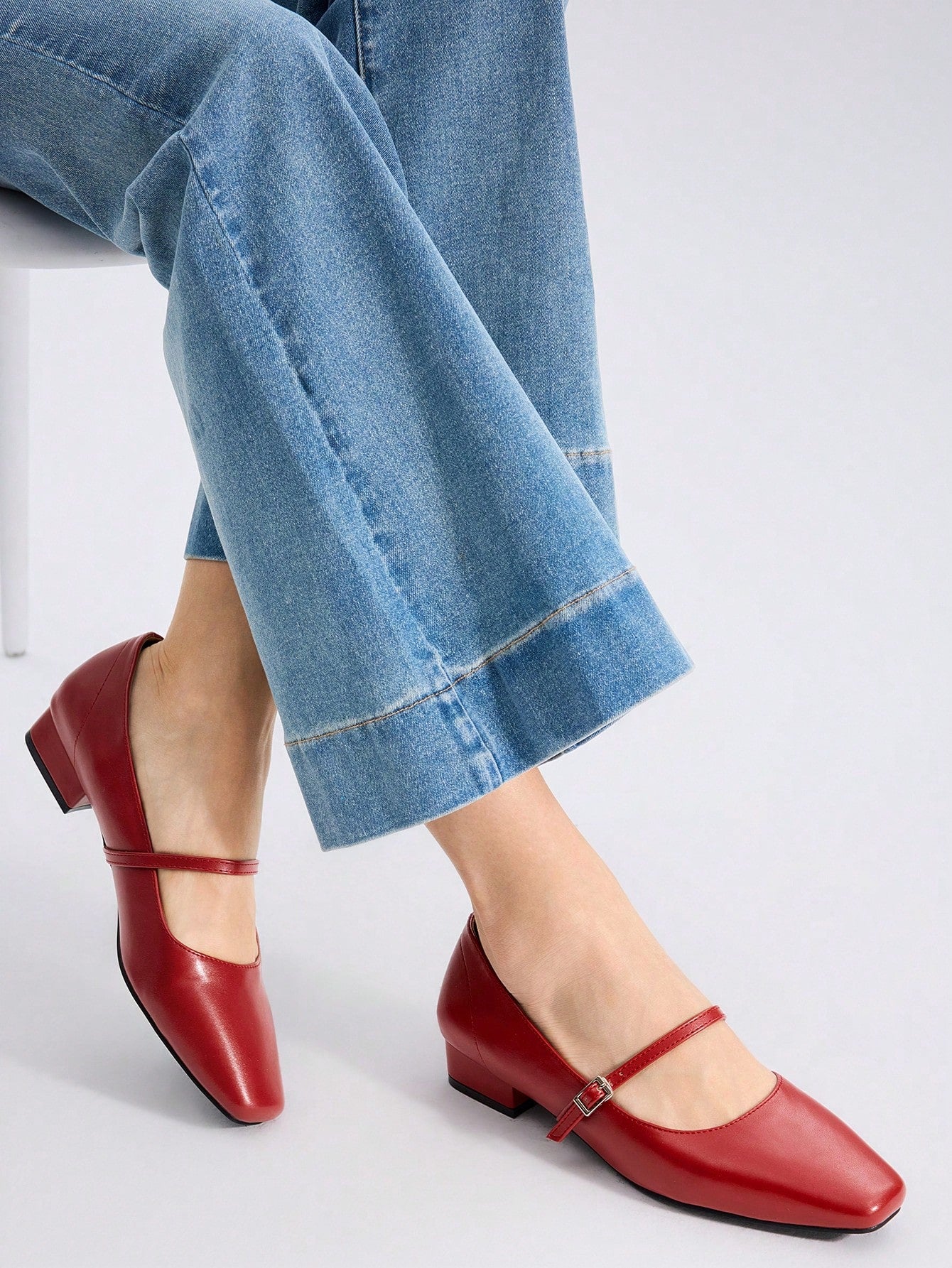 COMFY VERSATILE SQUARE TOE FLATS