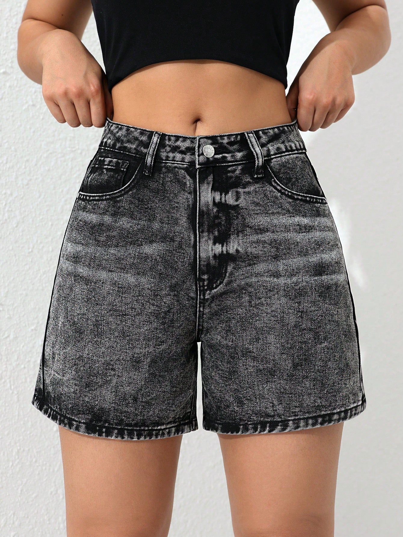 Women's Denim Shorts With Pockets