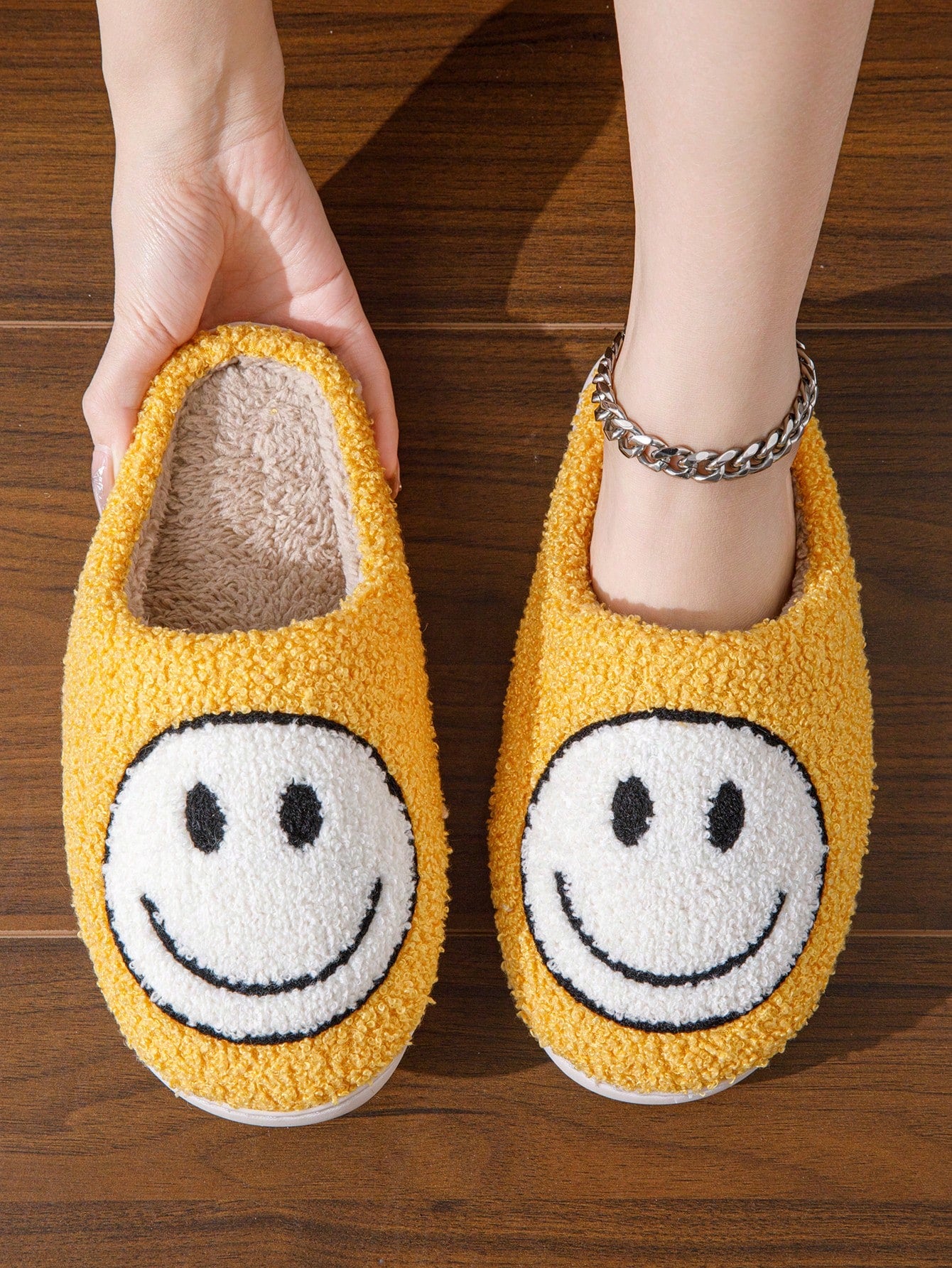 Women Korean Style Cute Cartoon Face Fabric Slippers With Thick And Wear-Resistant Soles For Warm And Cozy Home Winter Wear, Couples" Slippers