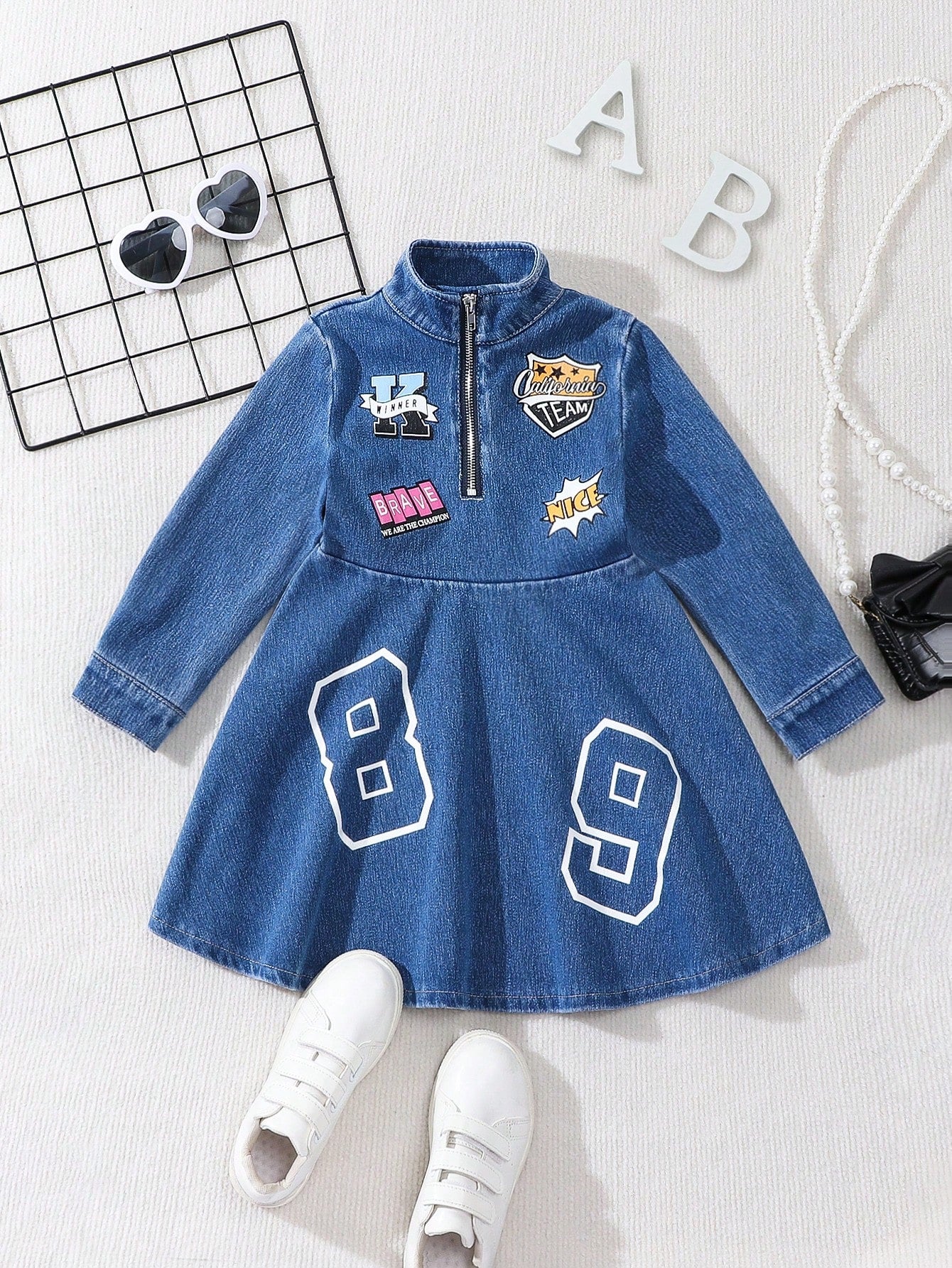 Girls' Vintage American Sweetheart College Style Badge Printed Loose Zipper Stand Collar A-Line Denim Dress With Flared Hem, Stonewashed Blue, High Stretch