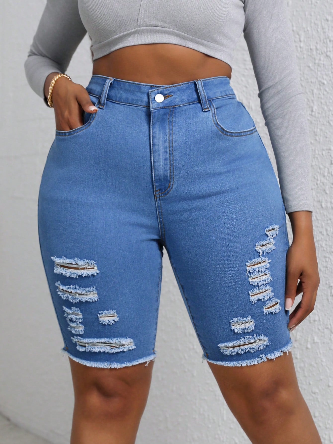 Plus High Waist Ripped Raw Hem Denim Shorts