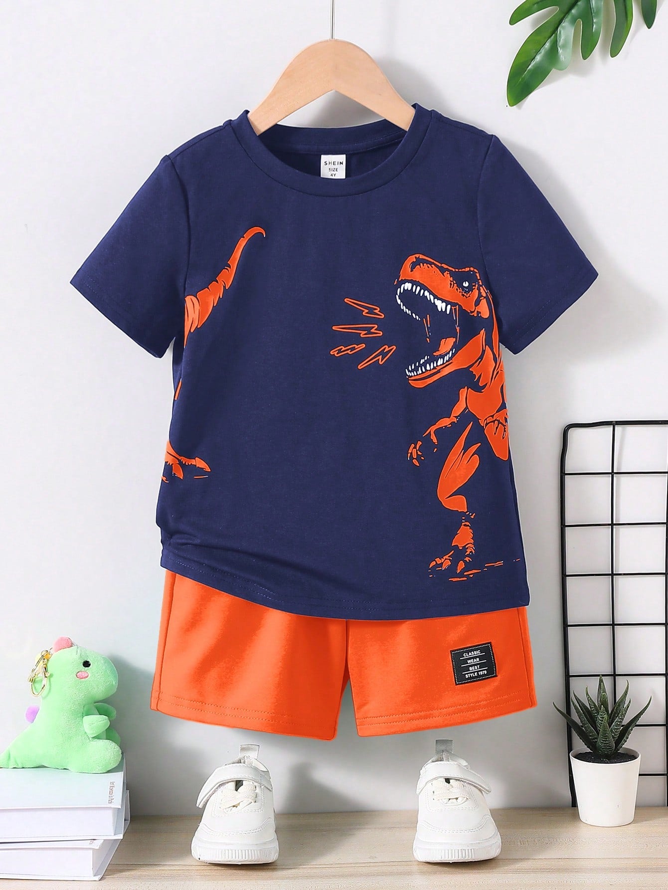 Young Boy Casual Round Neck Matching Dinosaur Print Short Sleeve T-Shirt And Shorts Set