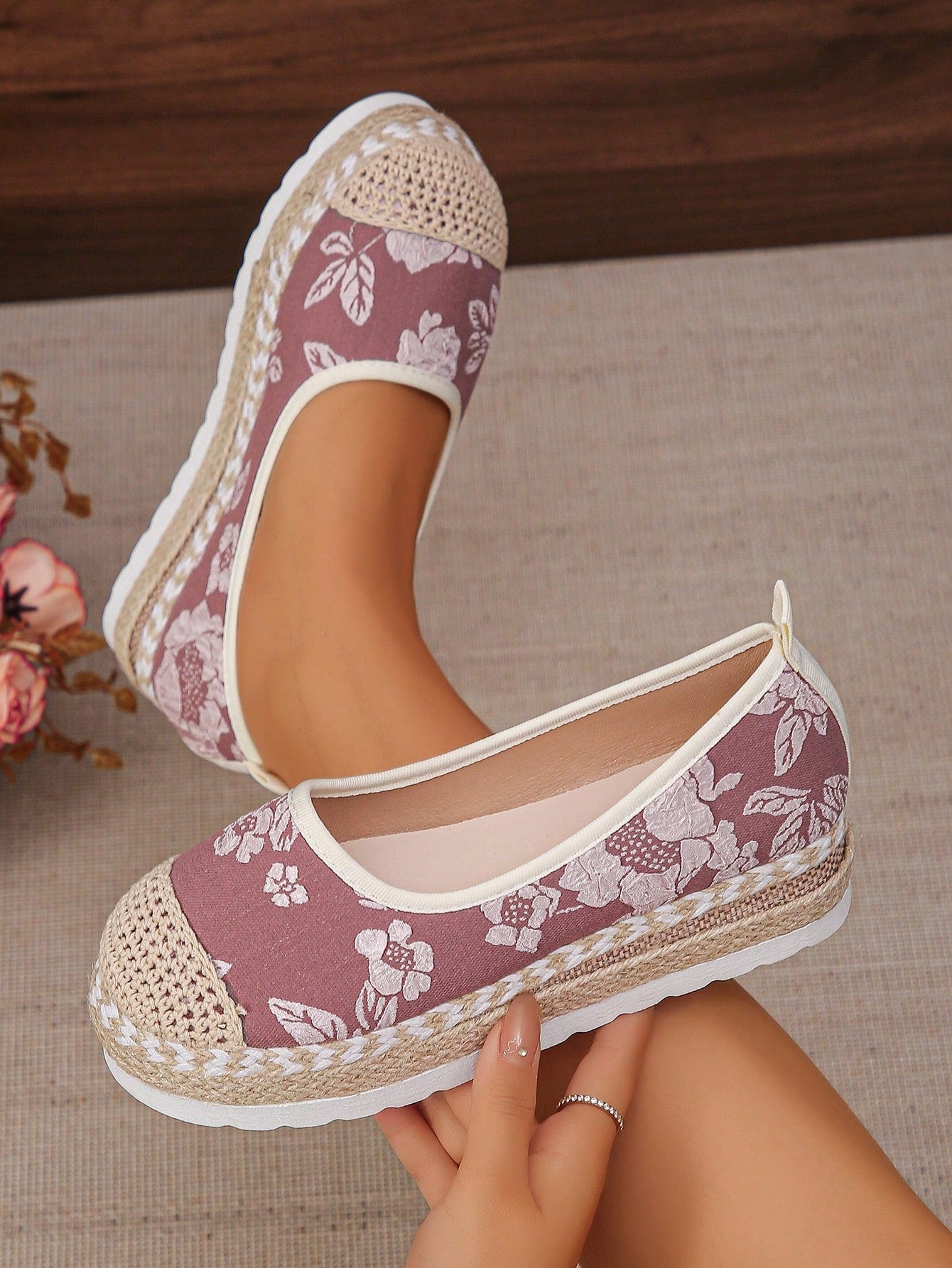 Fashionable Sequined Women Wedge Heel Thick Sole Shoes, Breathable For All Seasons