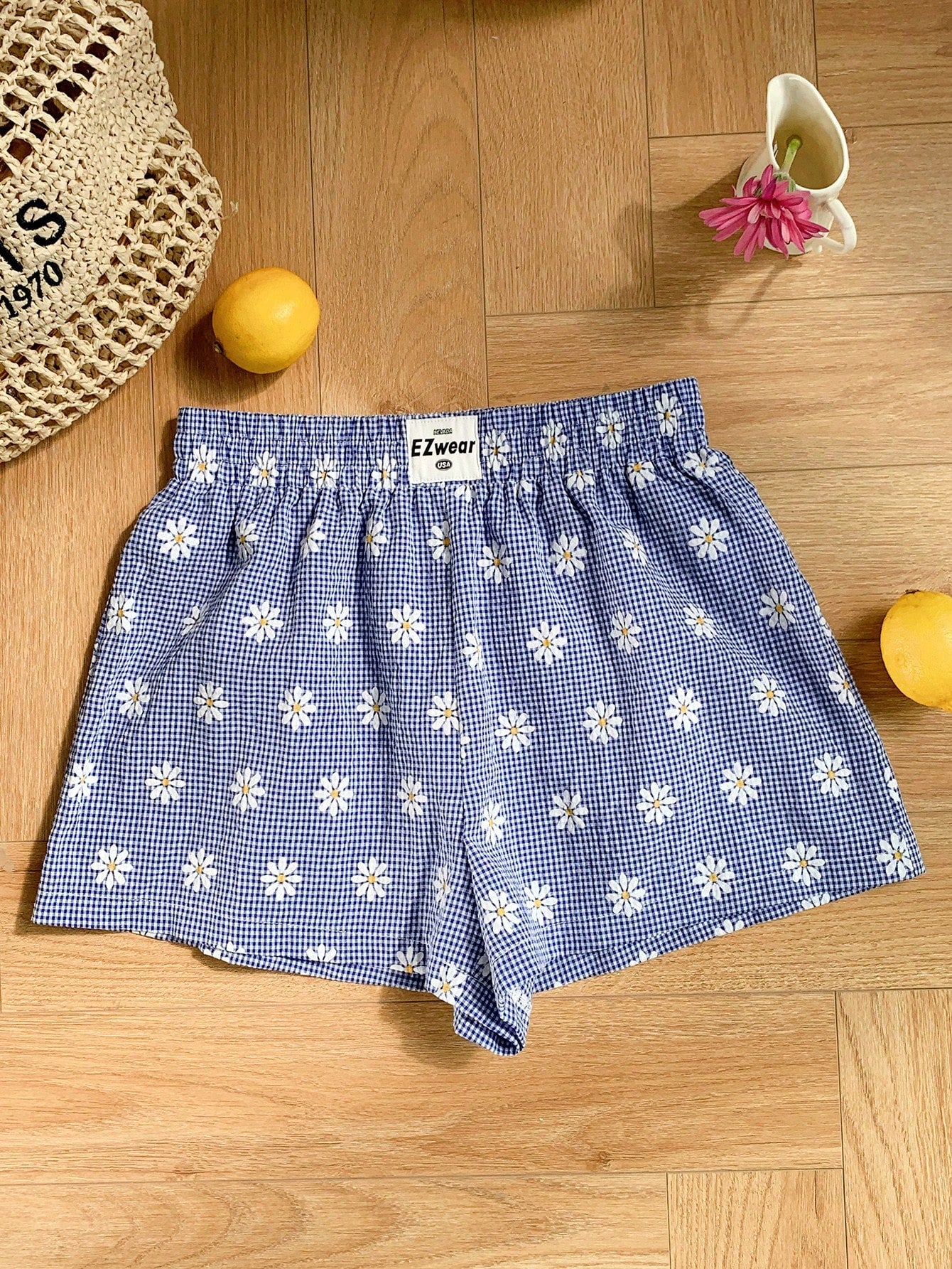 Comfortcana Daisy Print Letter Patched Detail Shorts